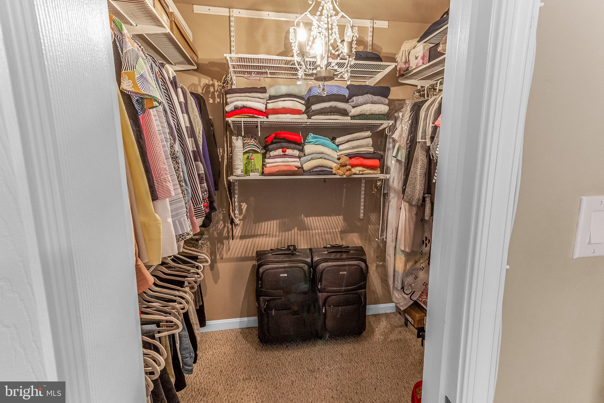 APPLE KNOLLS ESTATES - Residential