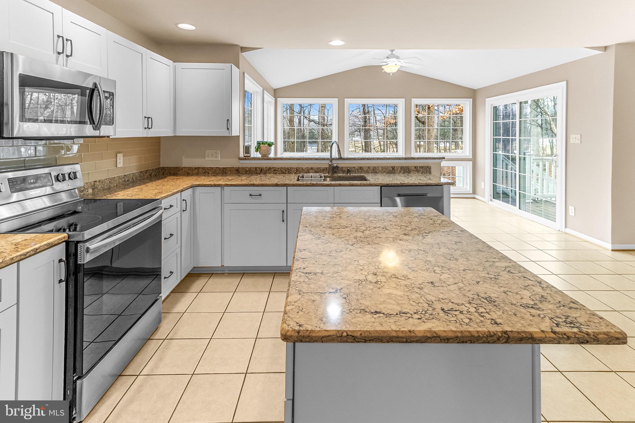 APPLE KNOLLS ESTATES - Residential