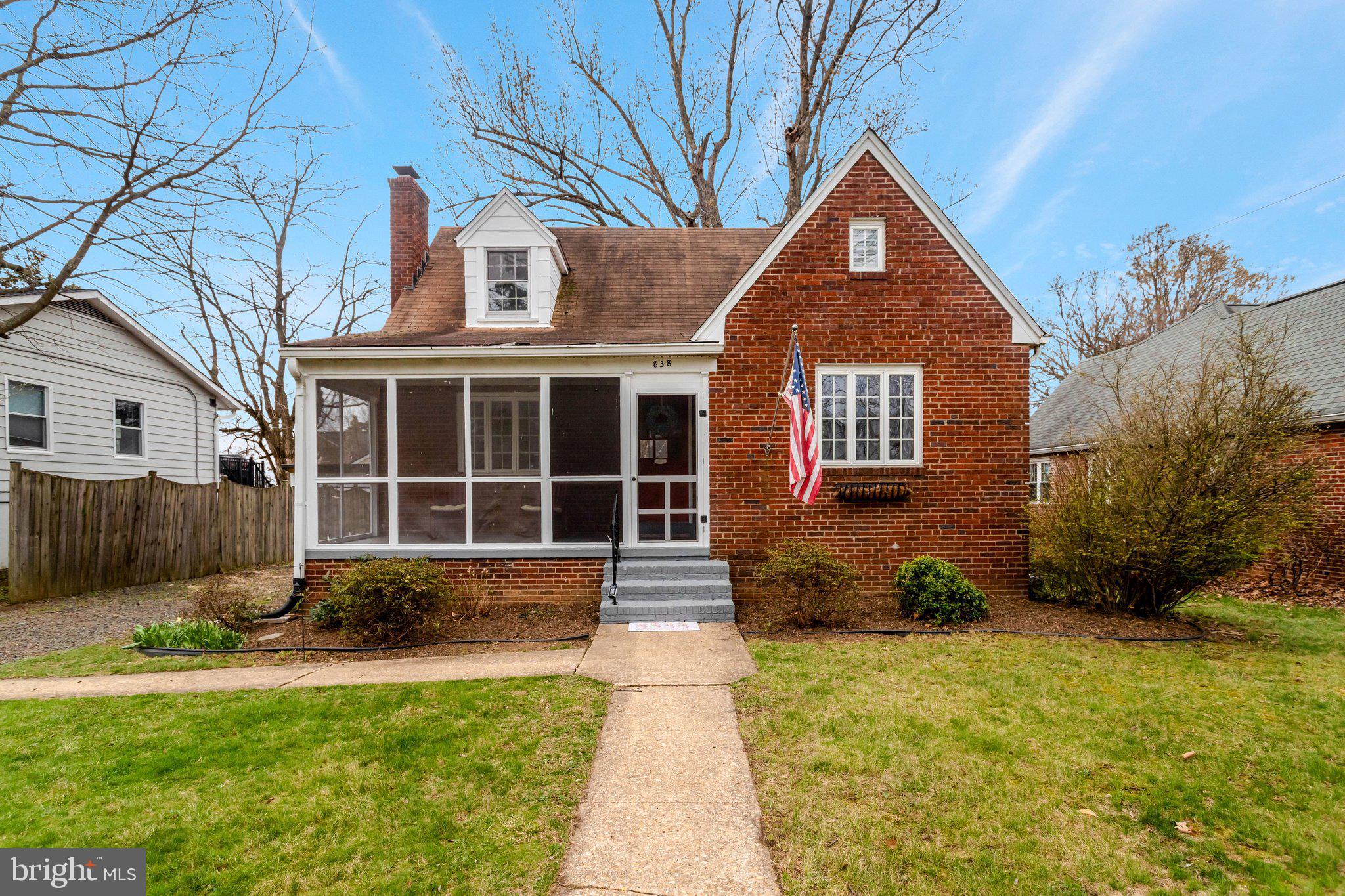 838 S LINCOLN STREET