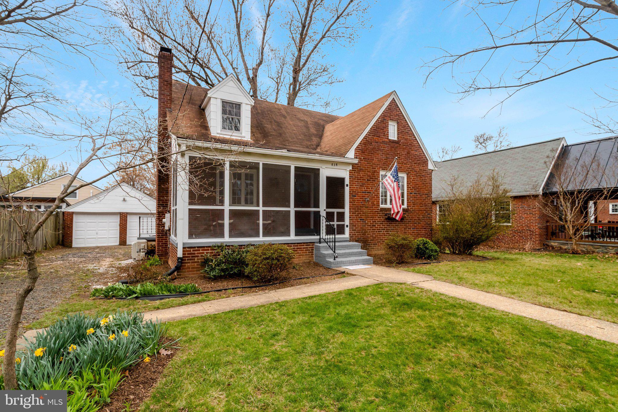 838 S LINCOLN STREET