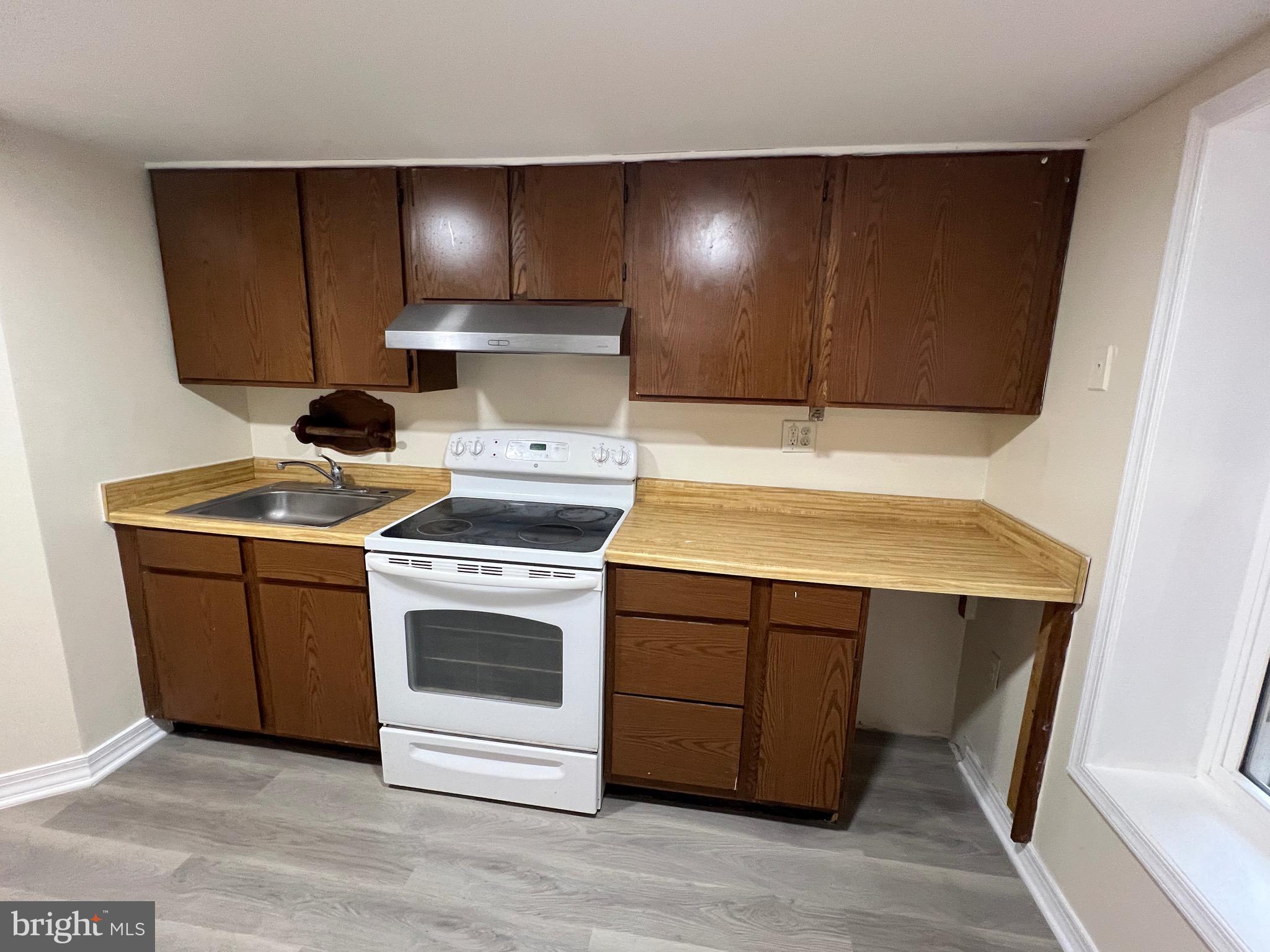 ENFIELD CHASE PLAT FIVE - Residential Lease