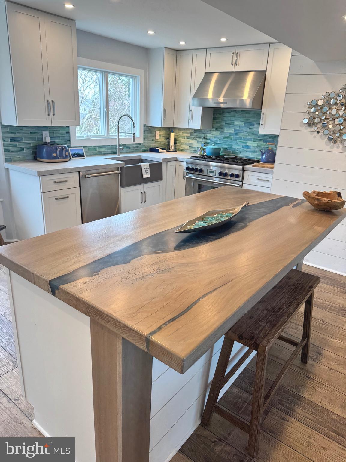 OYSTER COVE - Residential