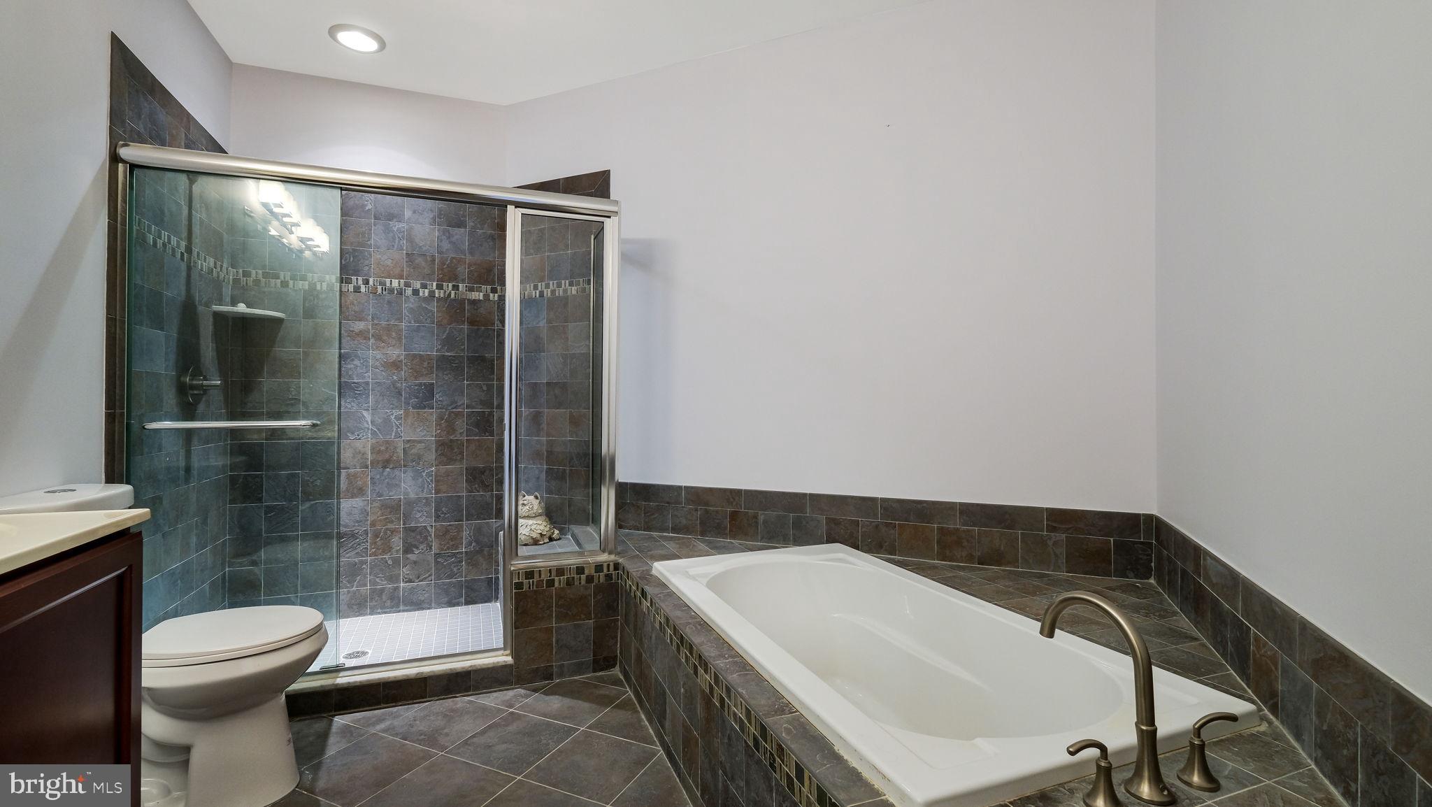 HUNTINGDON VALLEY - Residential