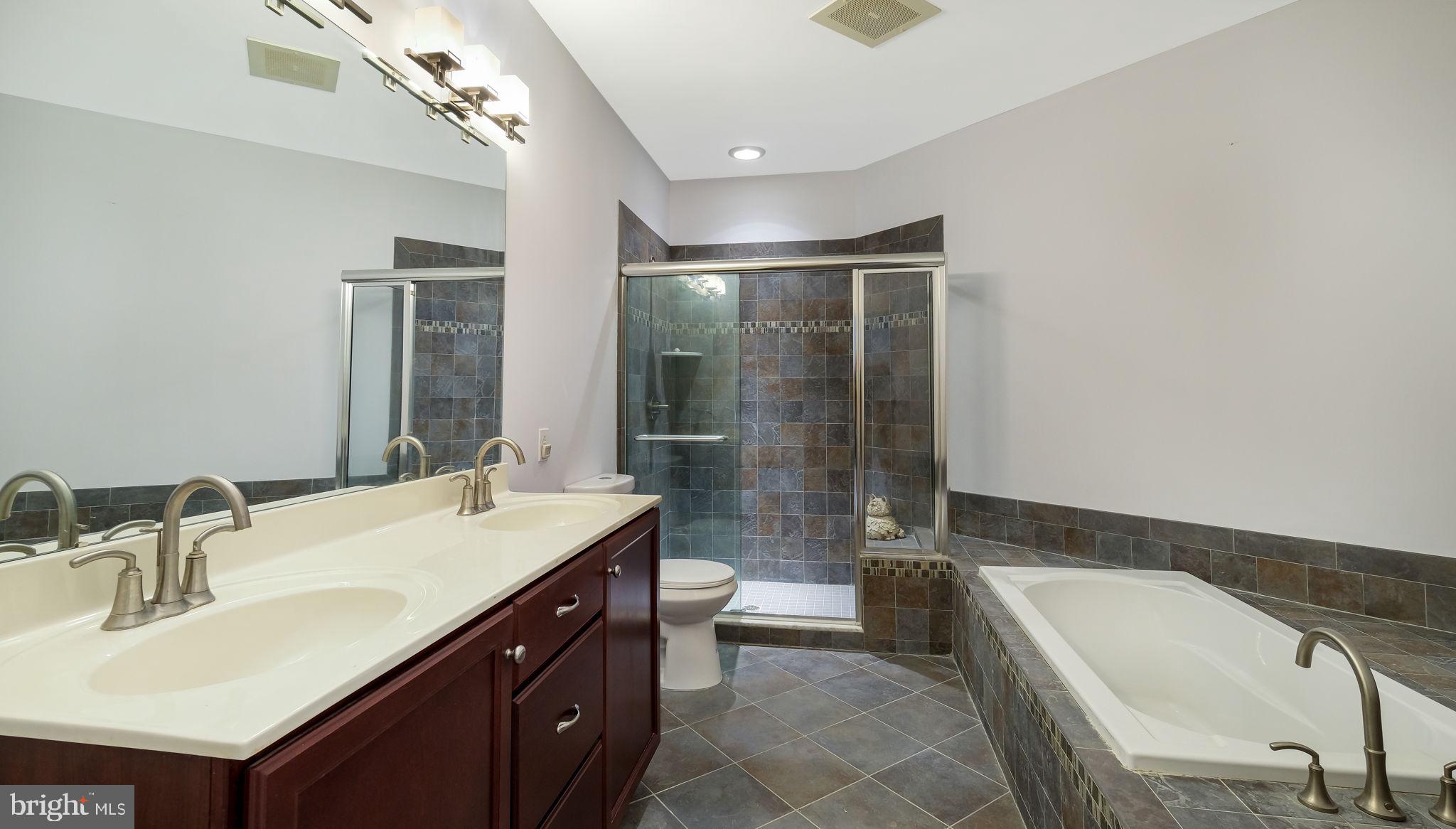 HUNTINGDON VALLEY - Residential