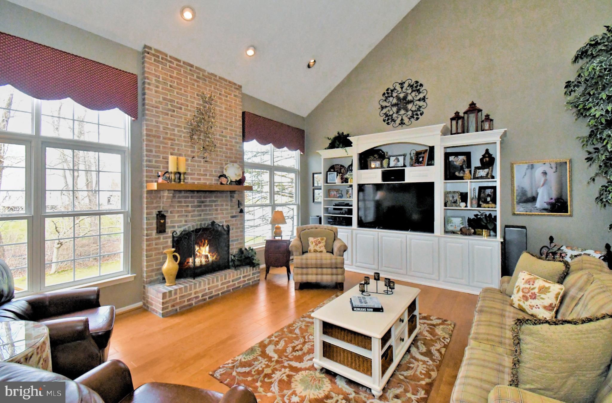 MONTGOMERY CROSSING - Residential