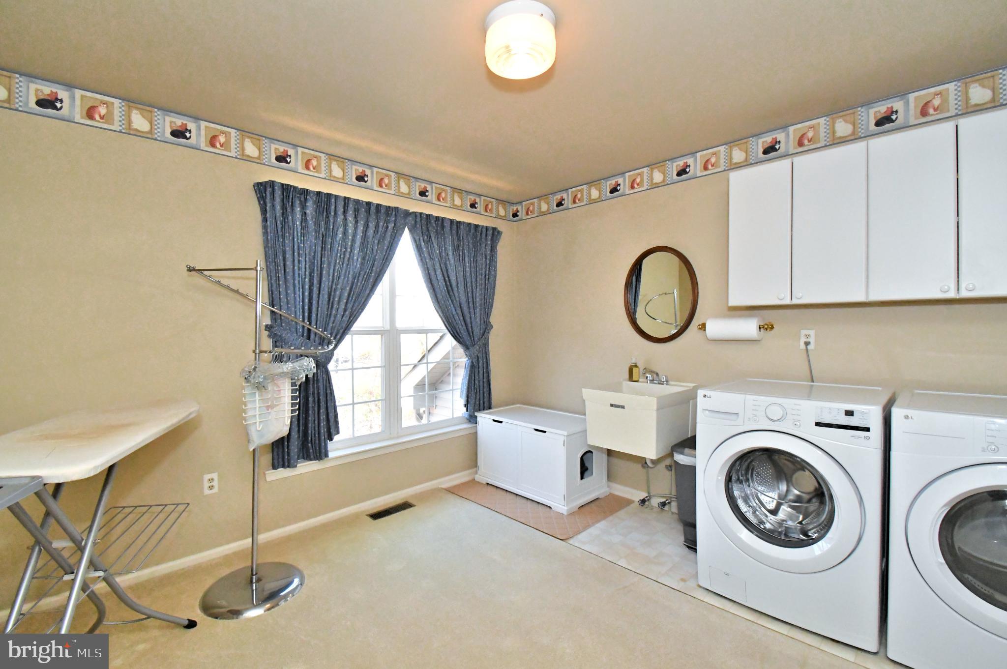 MONTGOMERY CROSSING - Residential