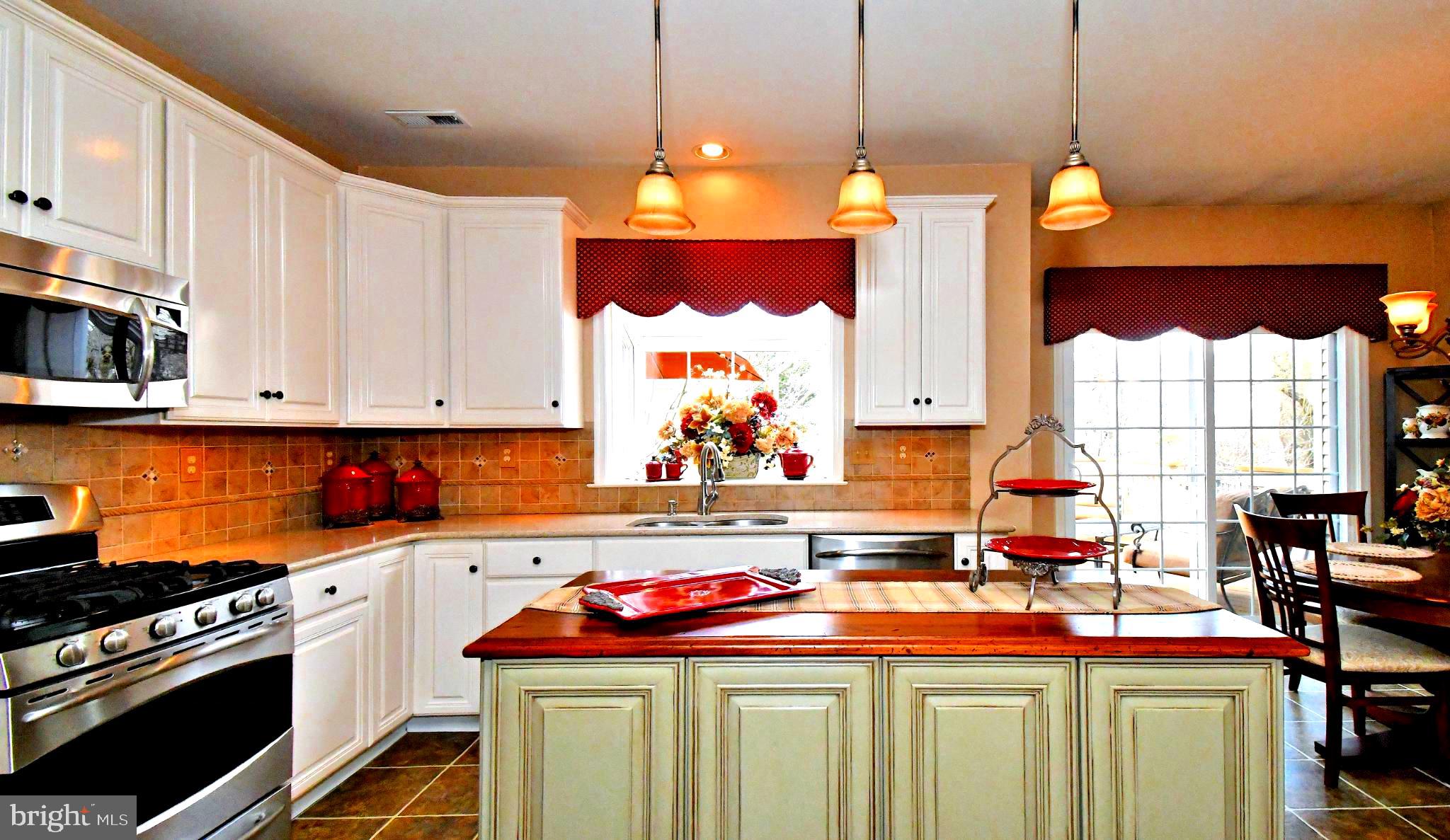 MONTGOMERY CROSSING - Residential