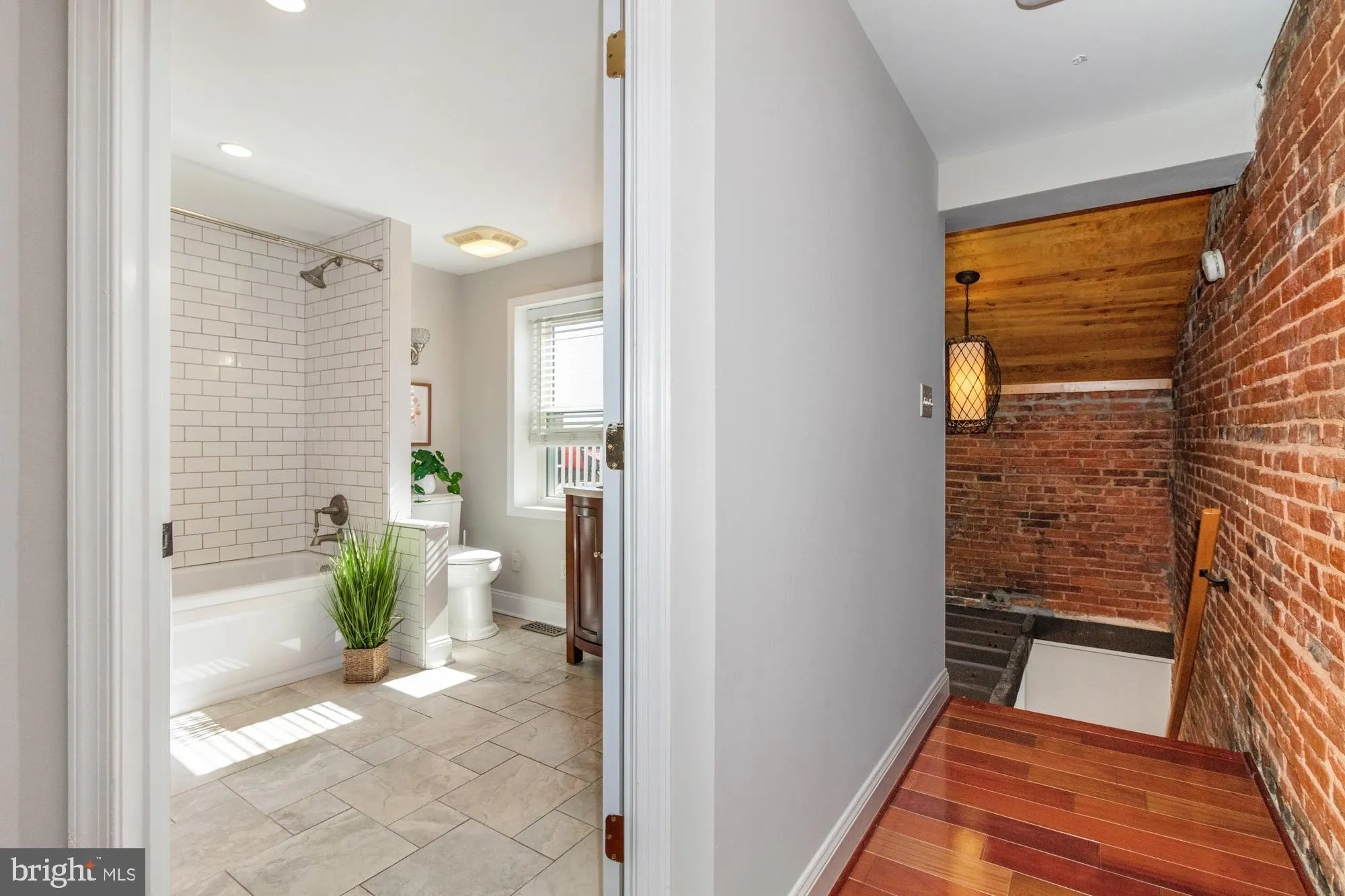 Baltimore, Maryland 21231, United States, 3 Bedrooms Bedrooms, ,3 BathroomsBathrooms,Residential,Pending,77401