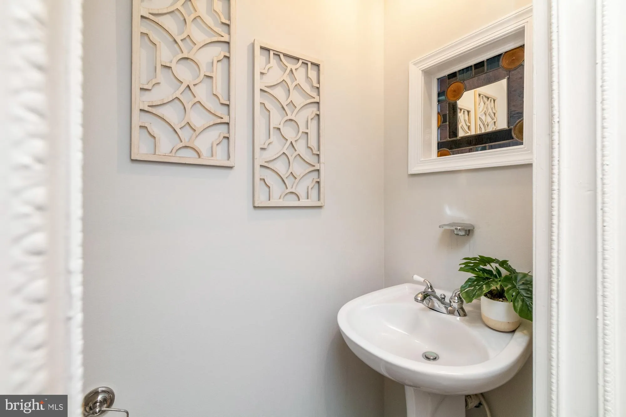 Baltimore, Maryland 21231, United States, 3 Bedrooms Bedrooms, ,3 BathroomsBathrooms,Residential,Pending,77401