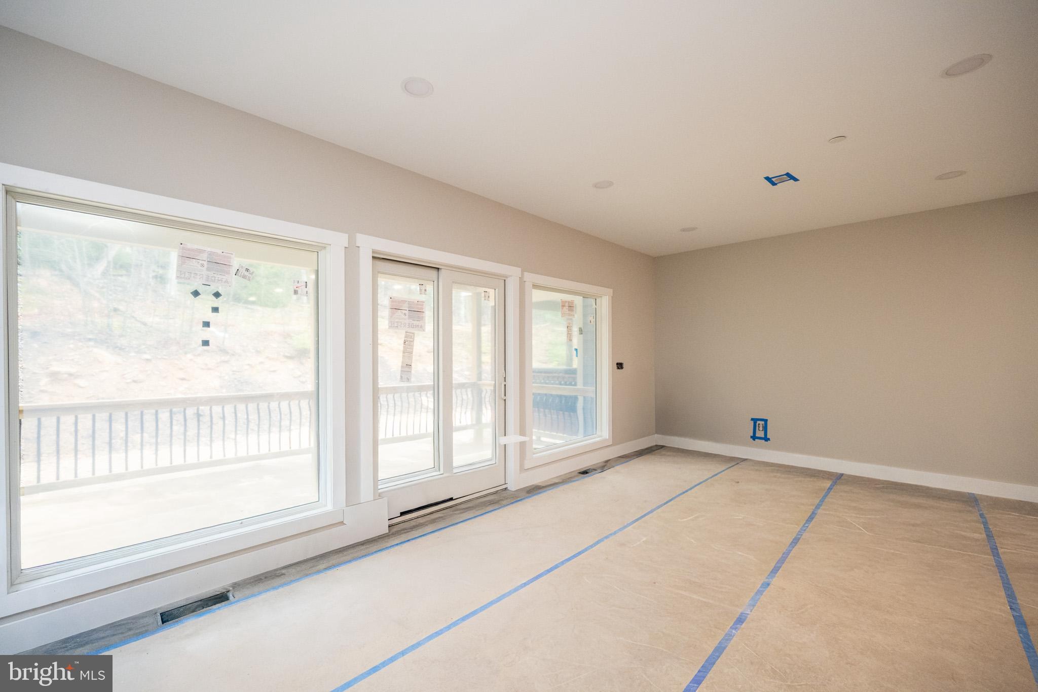 MYSTIC CREEK - Residential