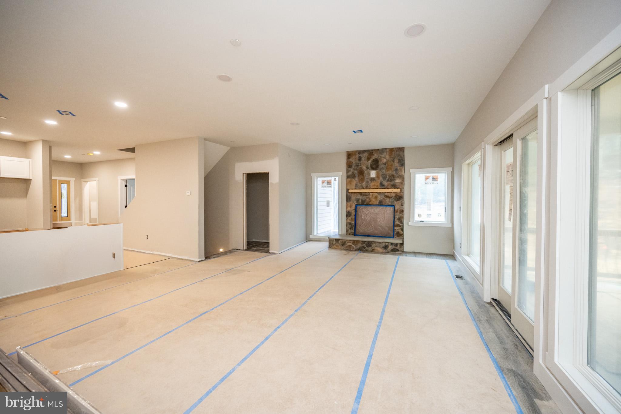 MYSTIC CREEK - Residential