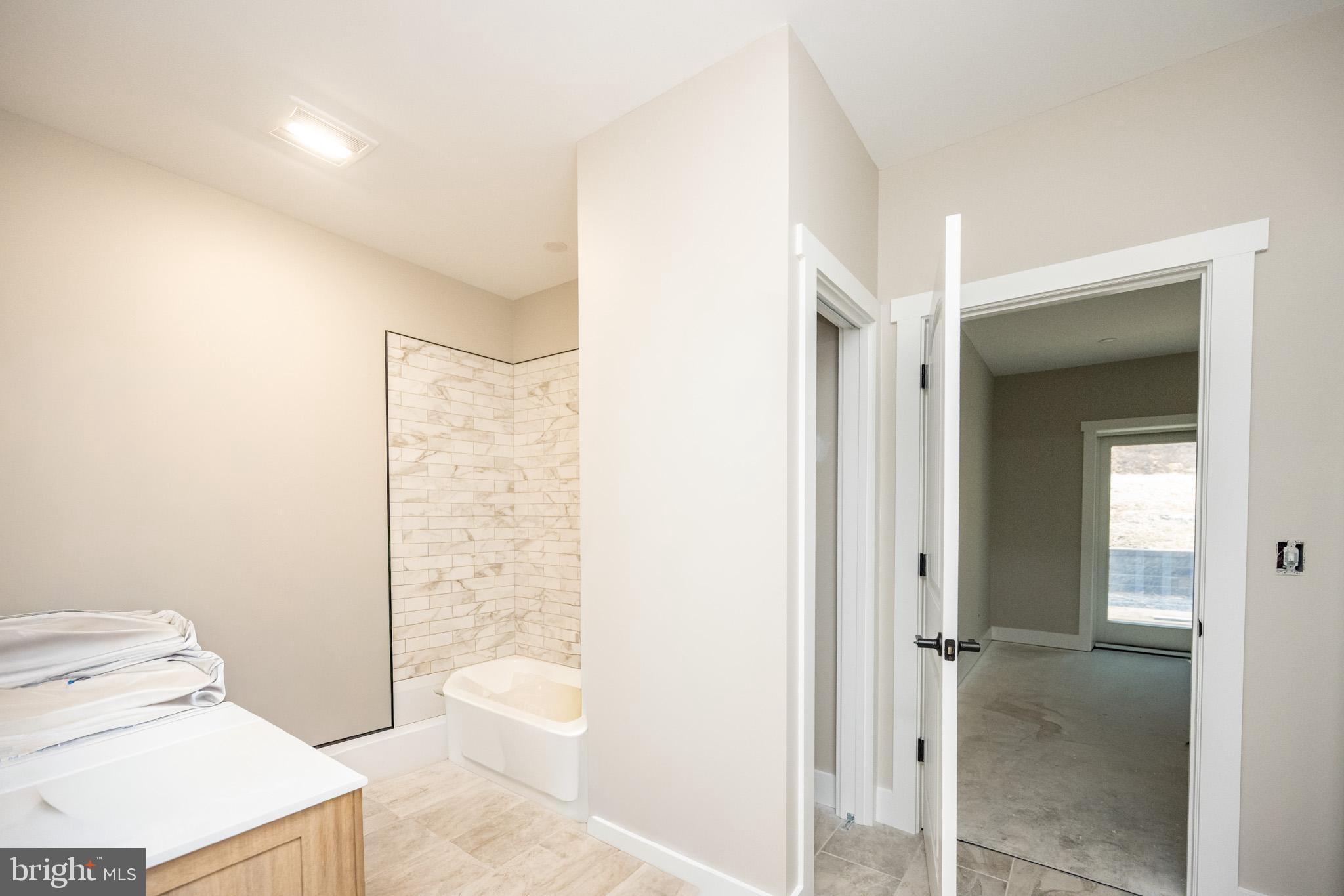 MYSTIC CREEK - Residential