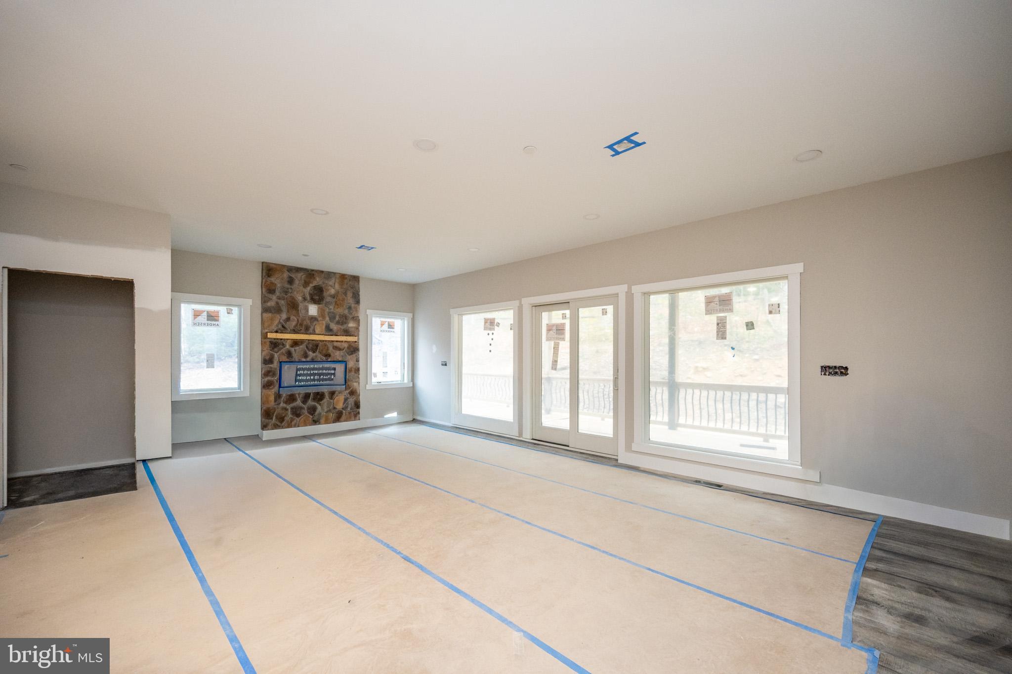 MYSTIC CREEK - Residential