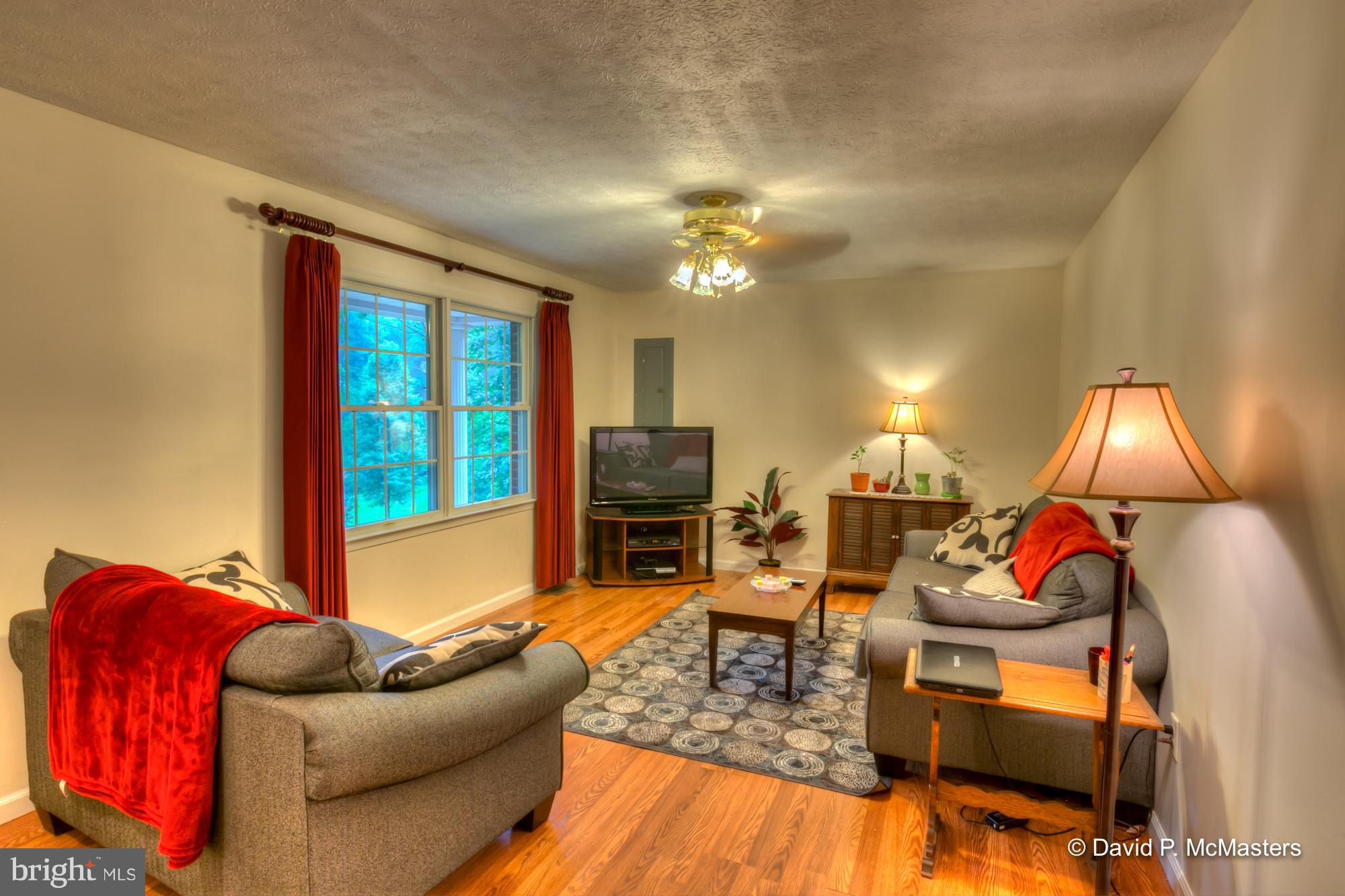 WHISPERING FALLS - Residential