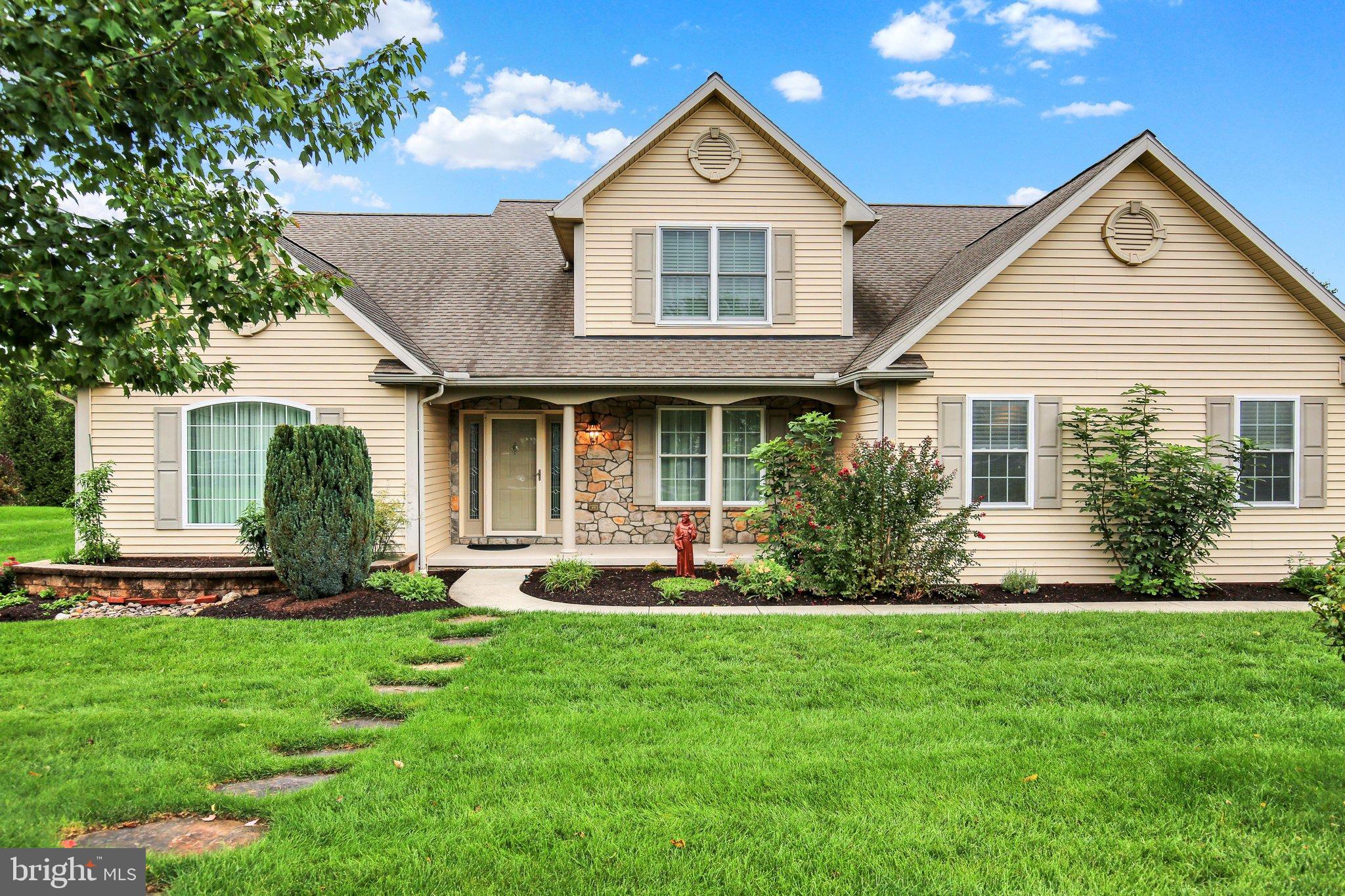 301 VALLEY COURT