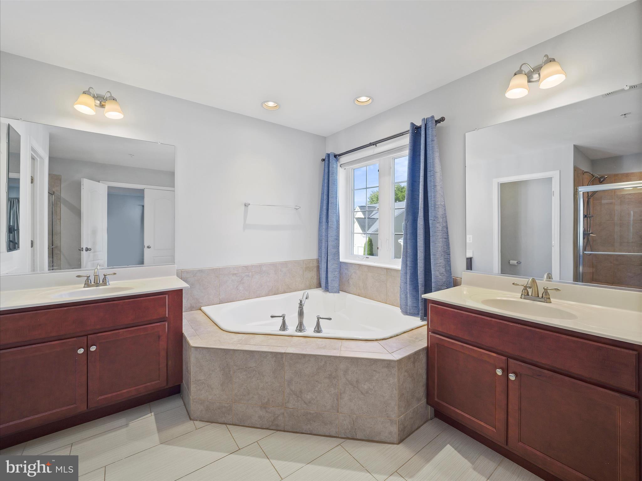 MAPLE VALLEY ESTATES - Residential Lease