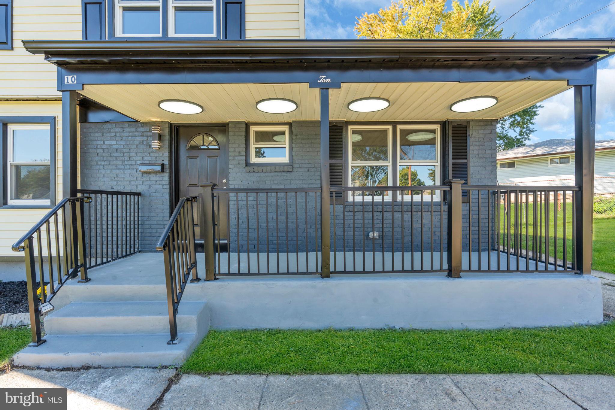 10 LARKIN ROAD