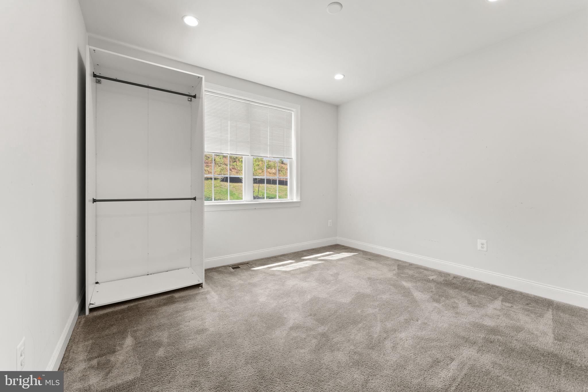 MARLBORO RIDGE - Residential