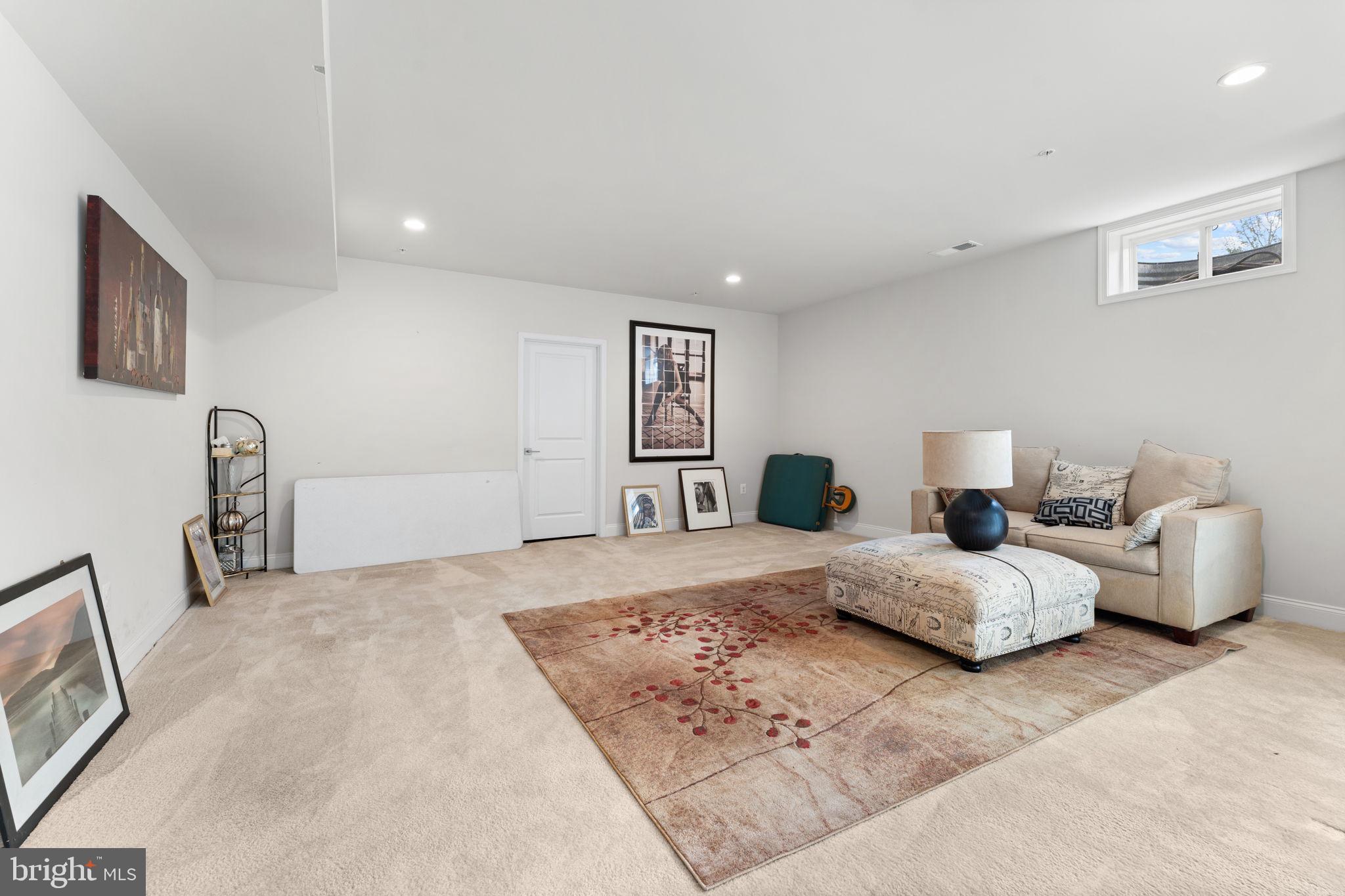 MARLBORO RIDGE - Residential