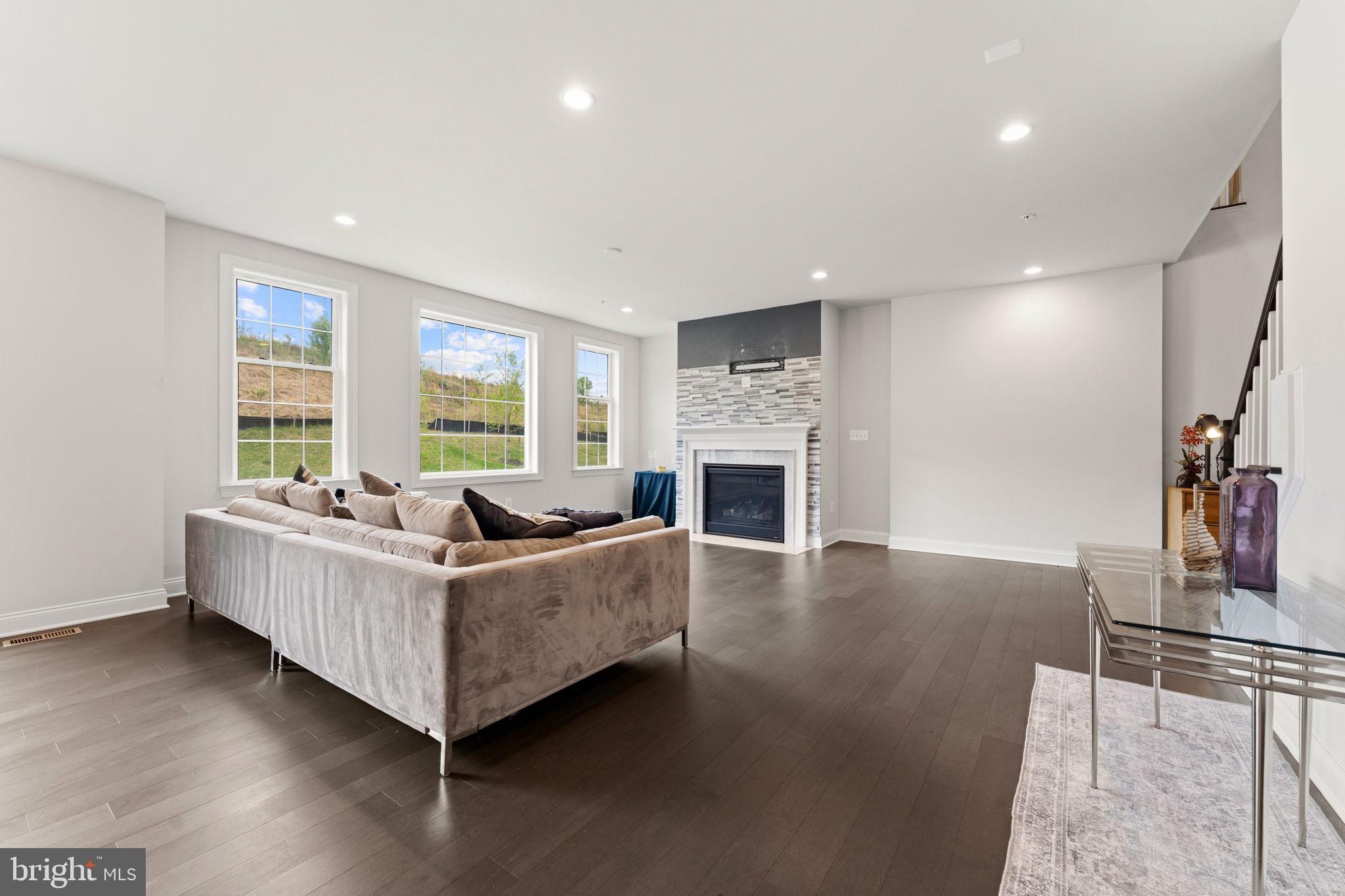 MARLBORO RIDGE - Residential