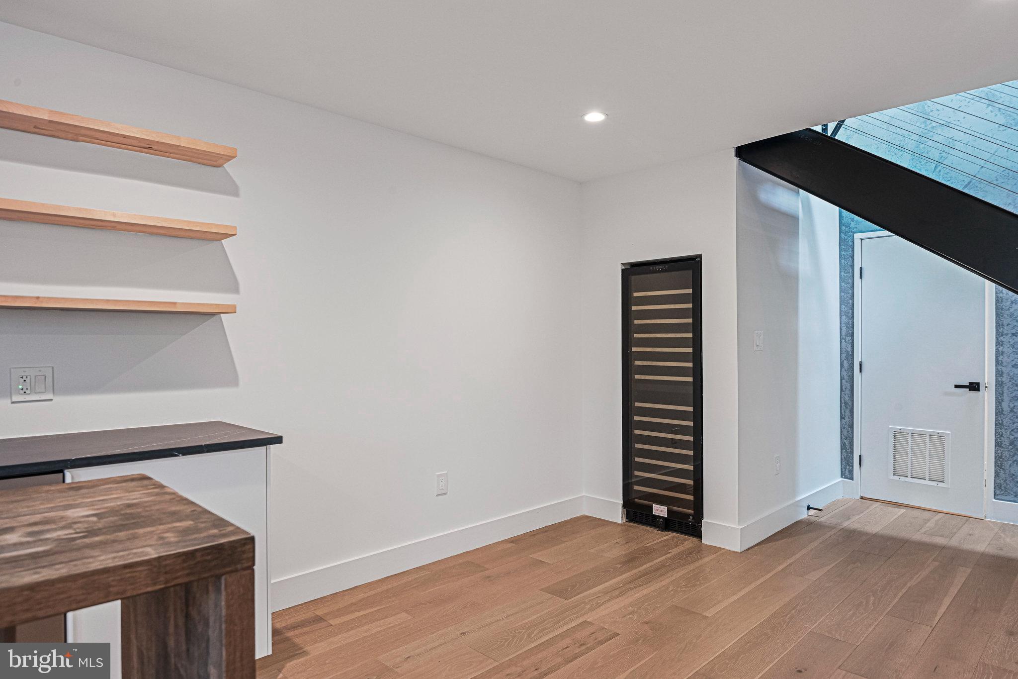 HAMPTONS OF MCLEAN - Residential