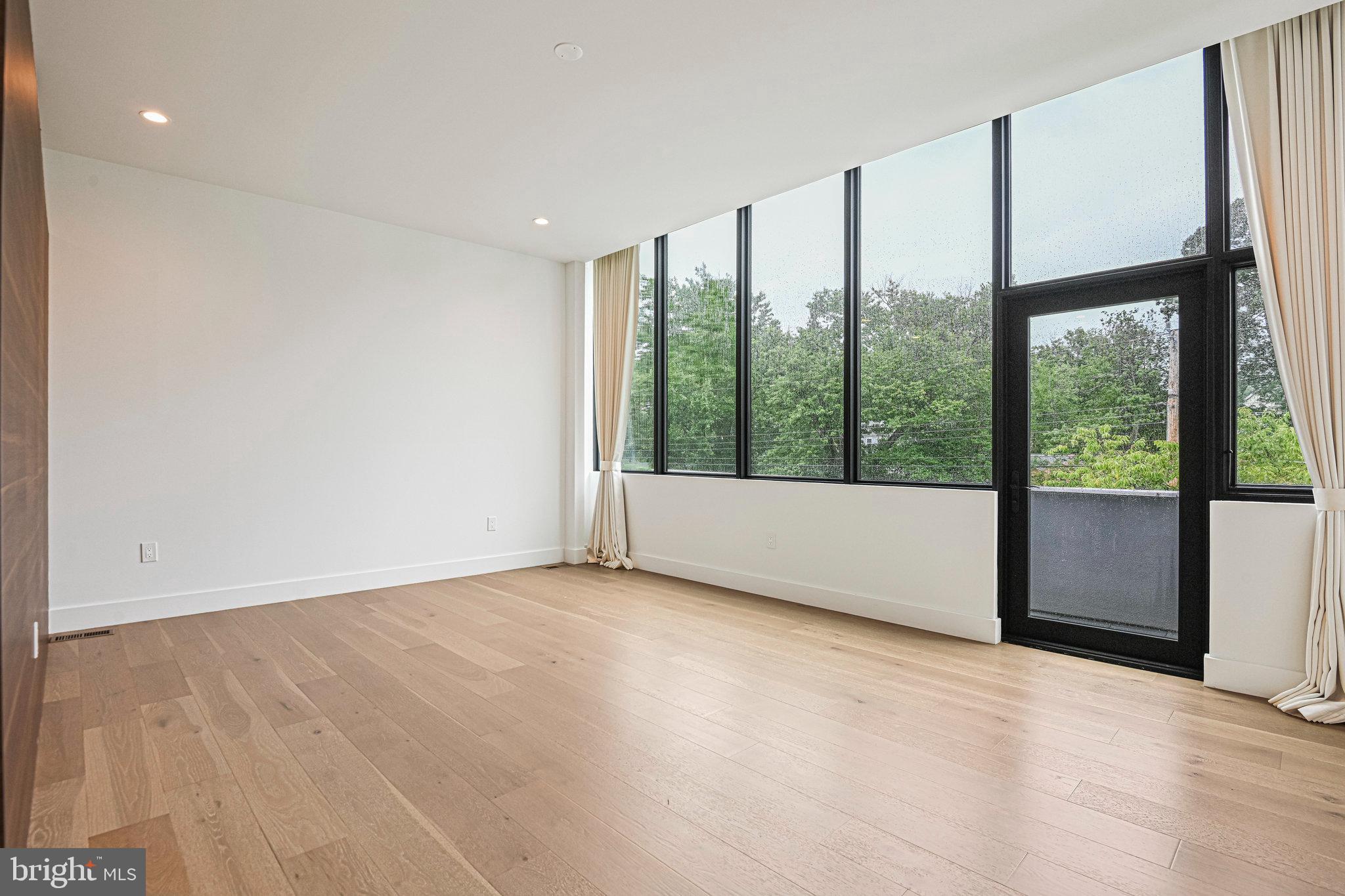 HAMPTONS OF MCLEAN - Residential