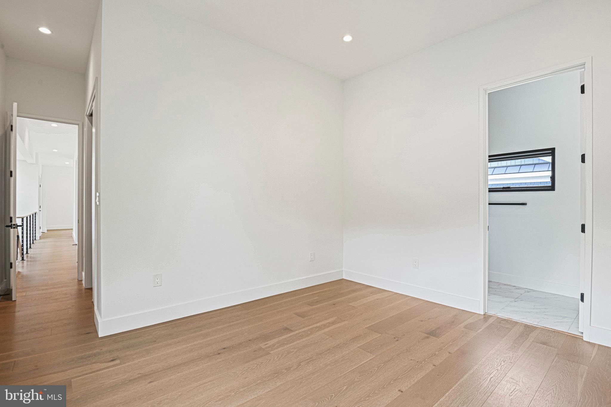 HAMPTONS OF MCLEAN - Residential