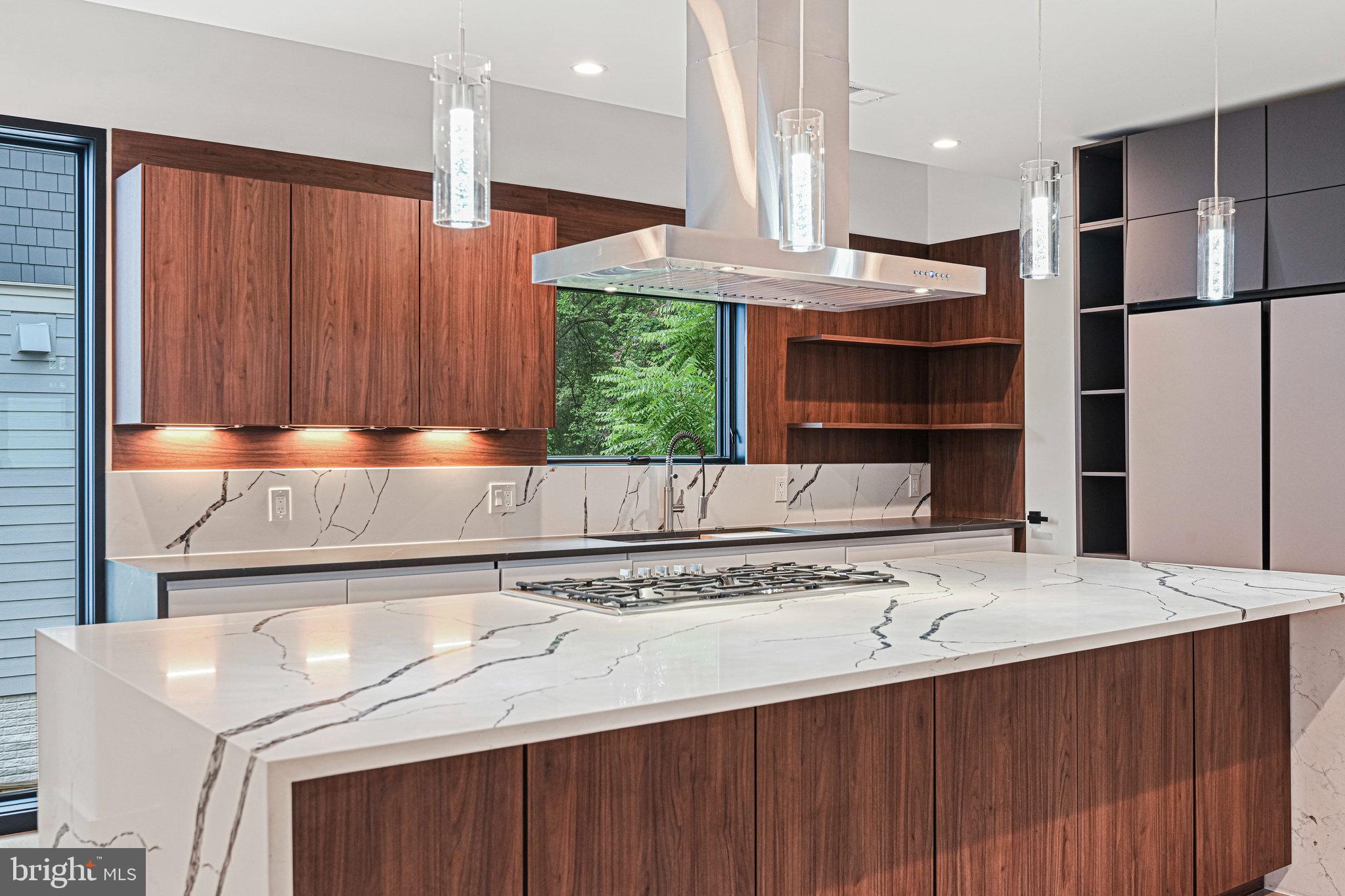 HAMPTONS OF MCLEAN - Residential