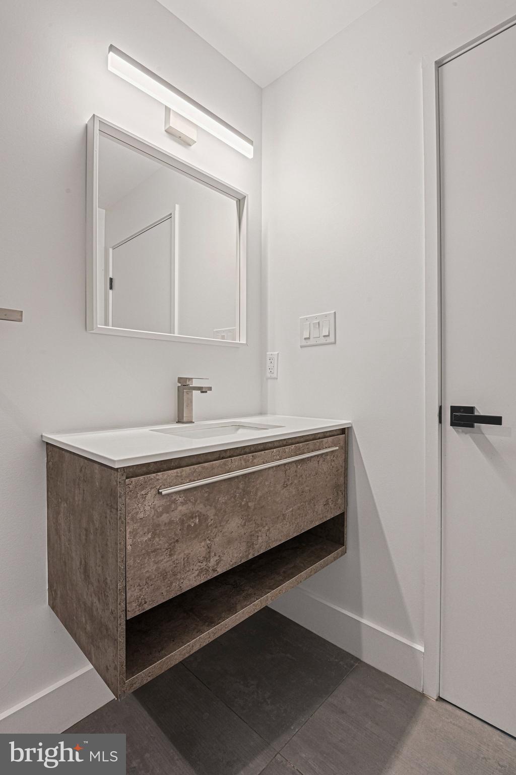 HAMPTONS OF MCLEAN - Residential