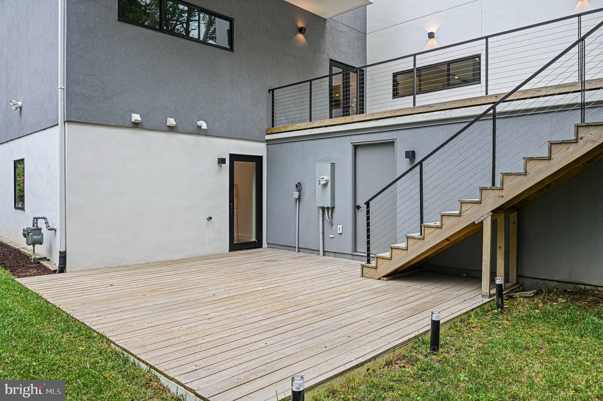 HAMPTONS OF MCLEAN - Residential