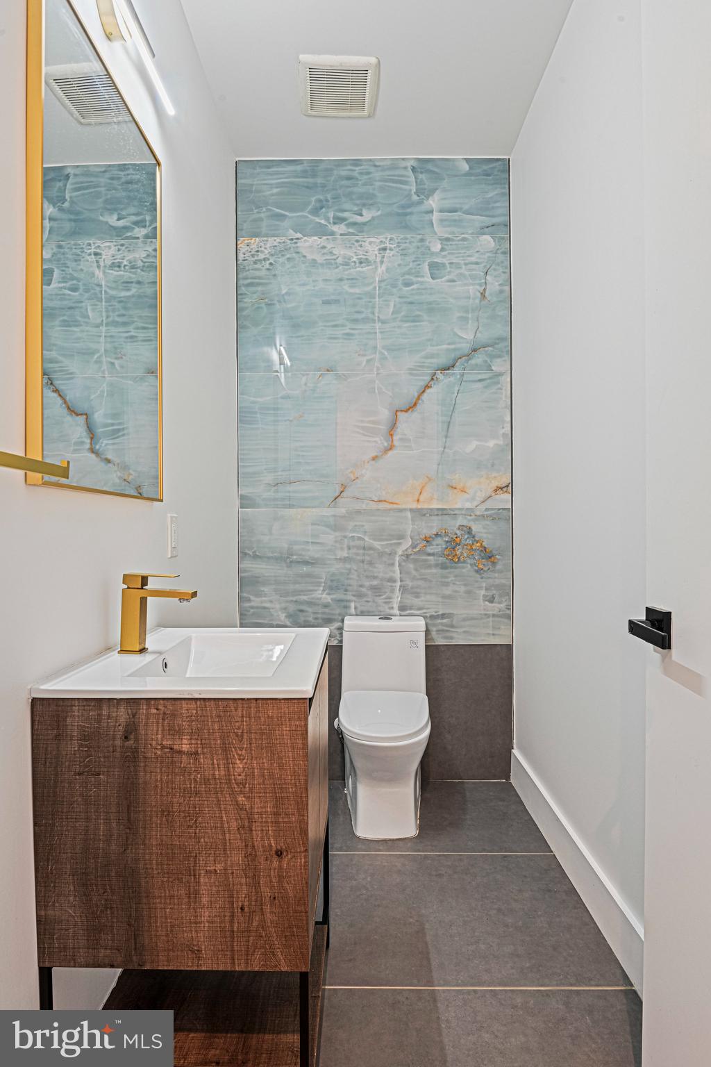 HAMPTONS OF MCLEAN - Residential