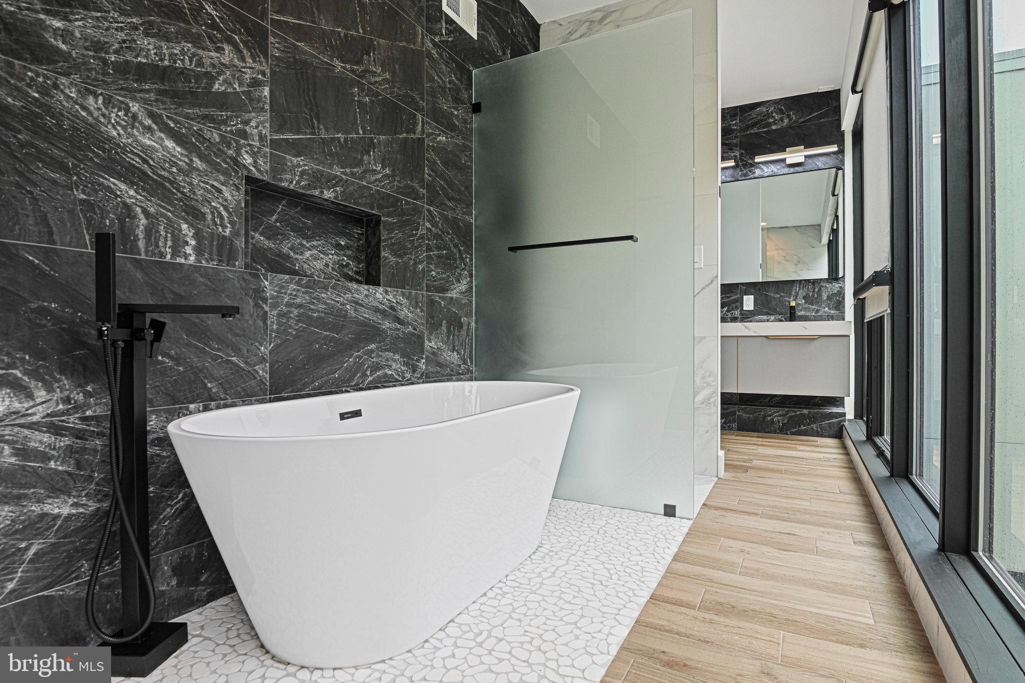 HAMPTONS OF MCLEAN - Residential