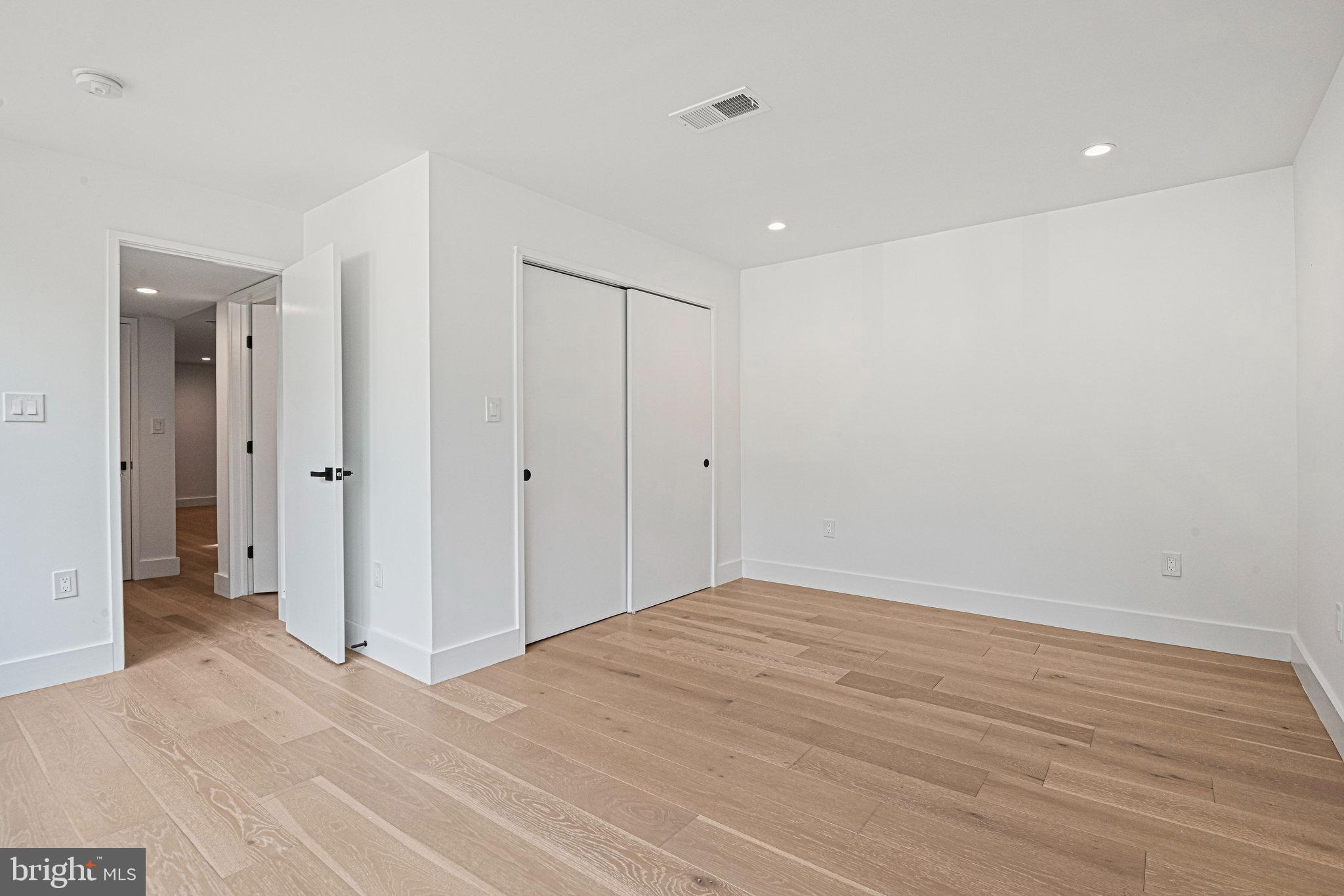 HAMPTONS OF MCLEAN - Residential