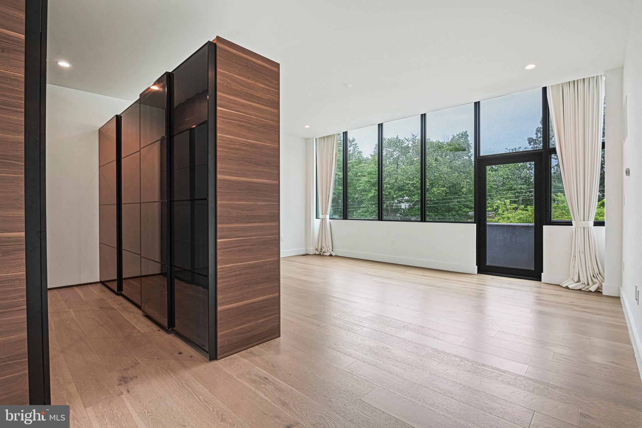 HAMPTONS OF MCLEAN - Residential