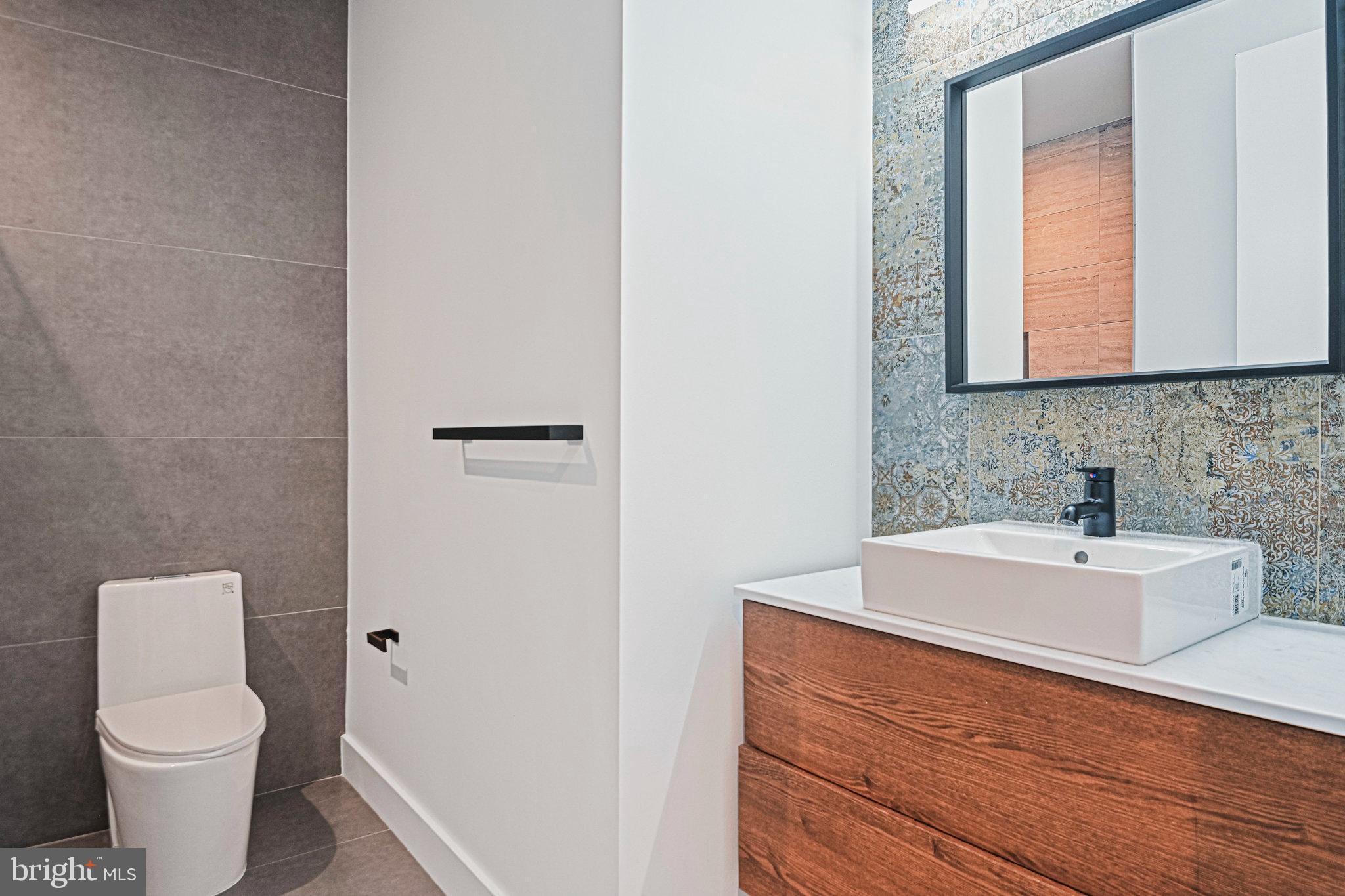 HAMPTONS OF MCLEAN - Residential