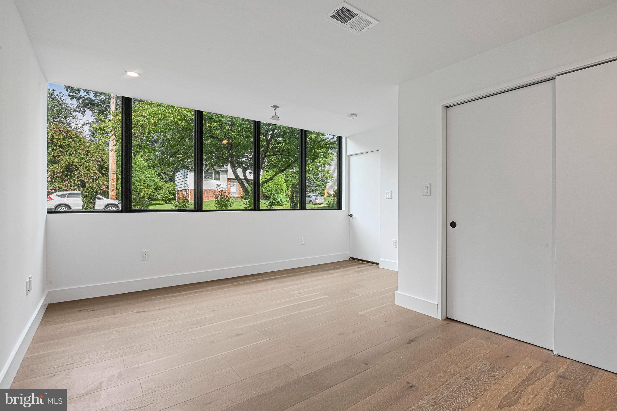 HAMPTONS OF MCLEAN - Residential