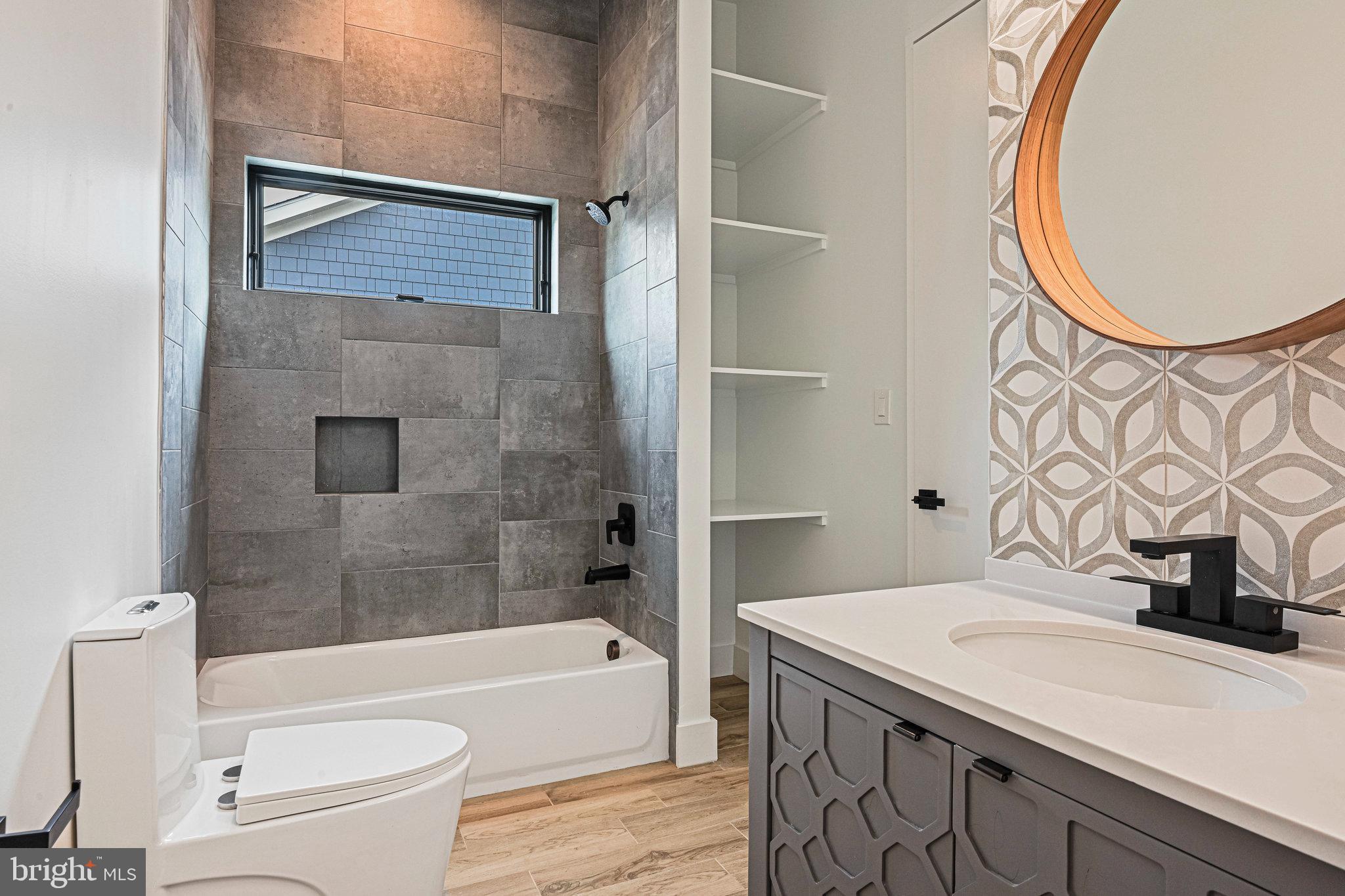 HAMPTONS OF MCLEAN - Residential