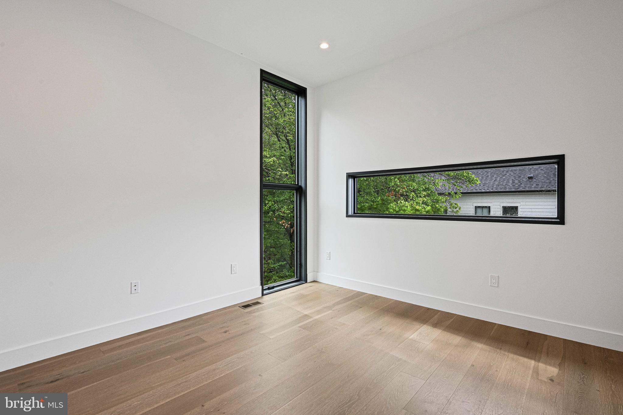 HAMPTONS OF MCLEAN - Residential