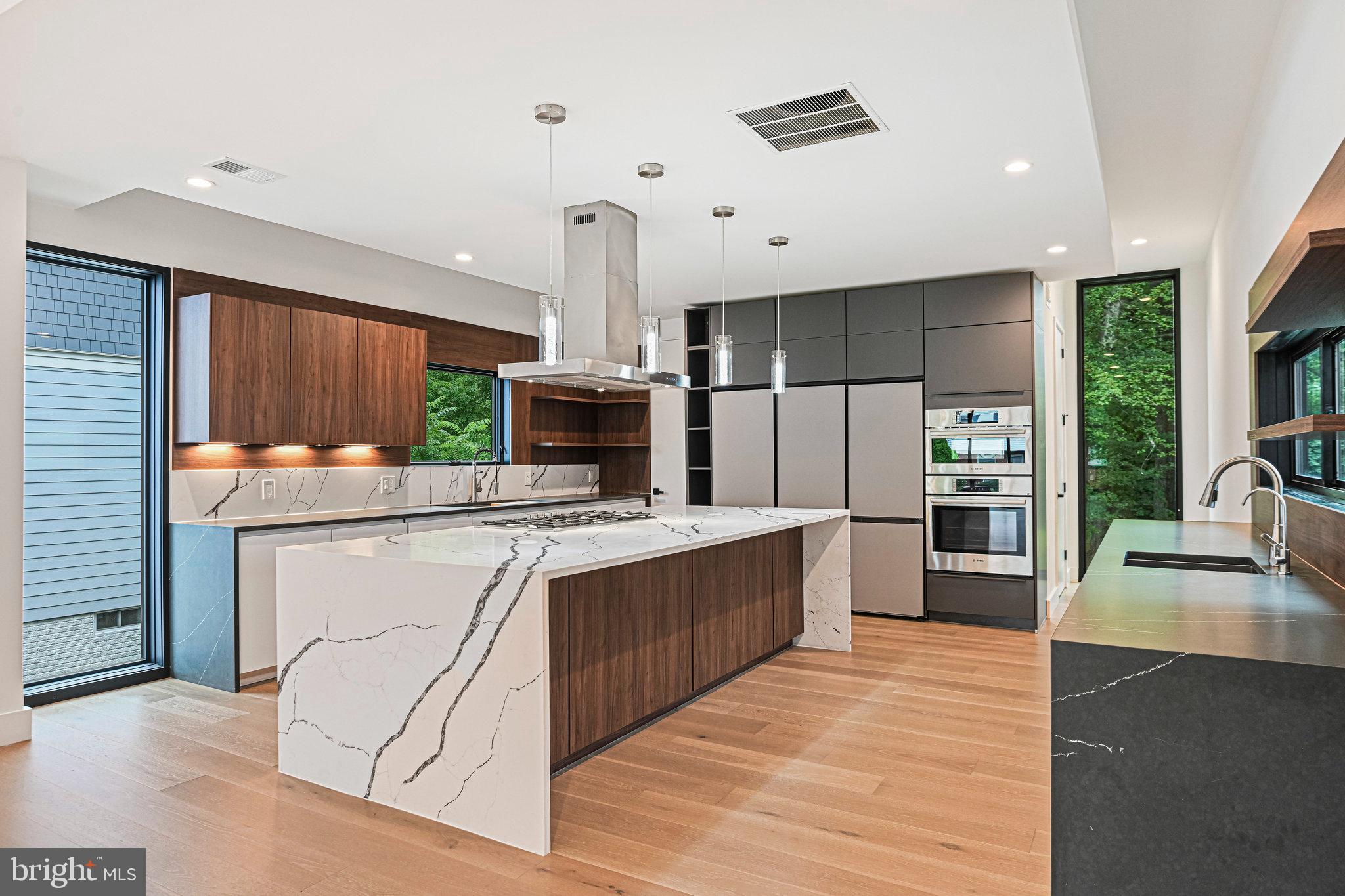 HAMPTONS OF MCLEAN - Residential