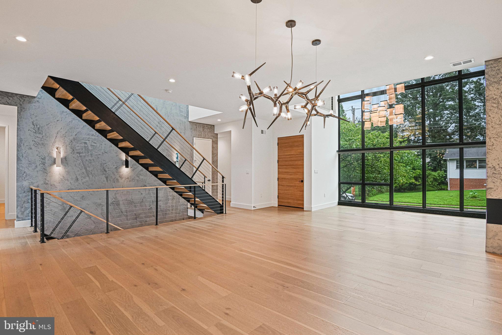 HAMPTONS OF MCLEAN - Residential