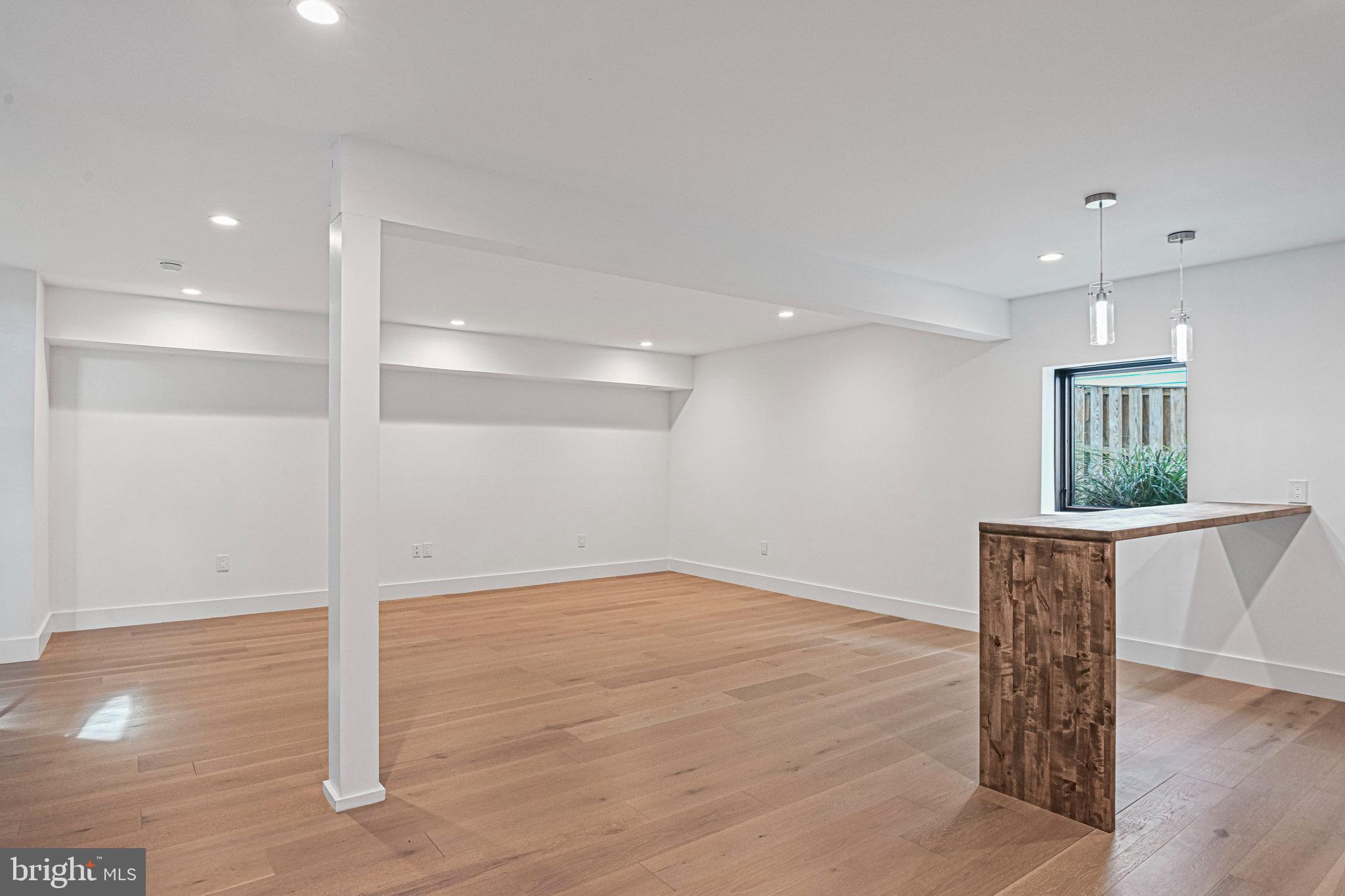 HAMPTONS OF MCLEAN - Residential