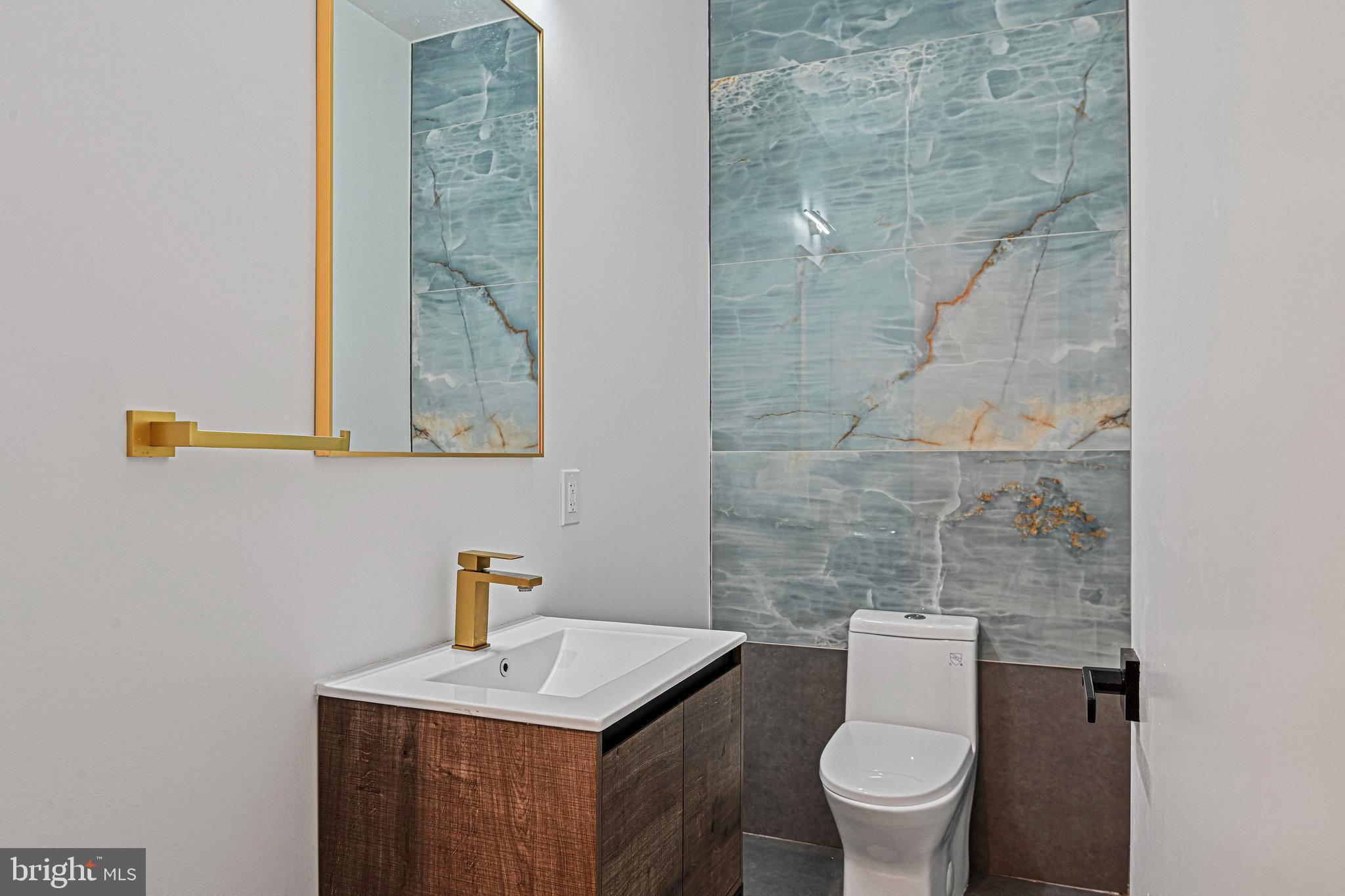 HAMPTONS OF MCLEAN - Residential