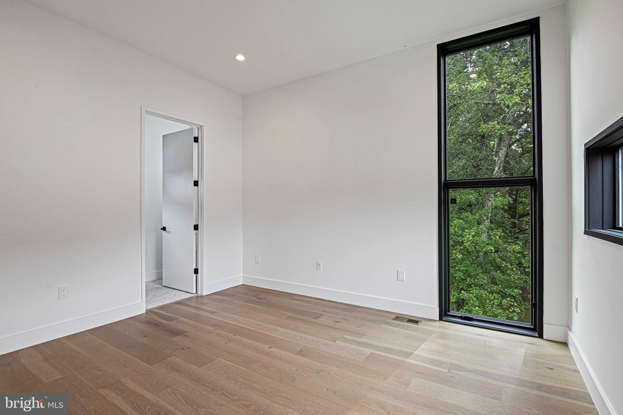 HAMPTONS OF MCLEAN - Residential