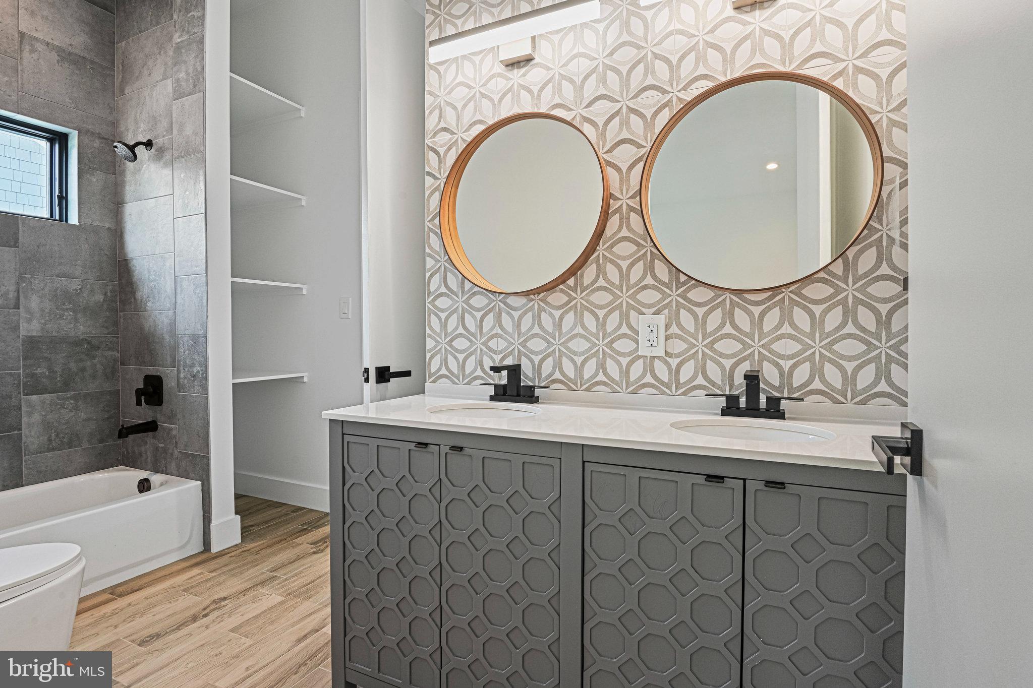 HAMPTONS OF MCLEAN - Residential