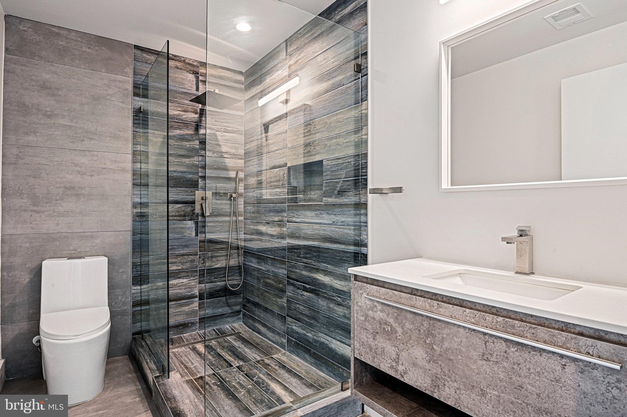 HAMPTONS OF MCLEAN - Residential