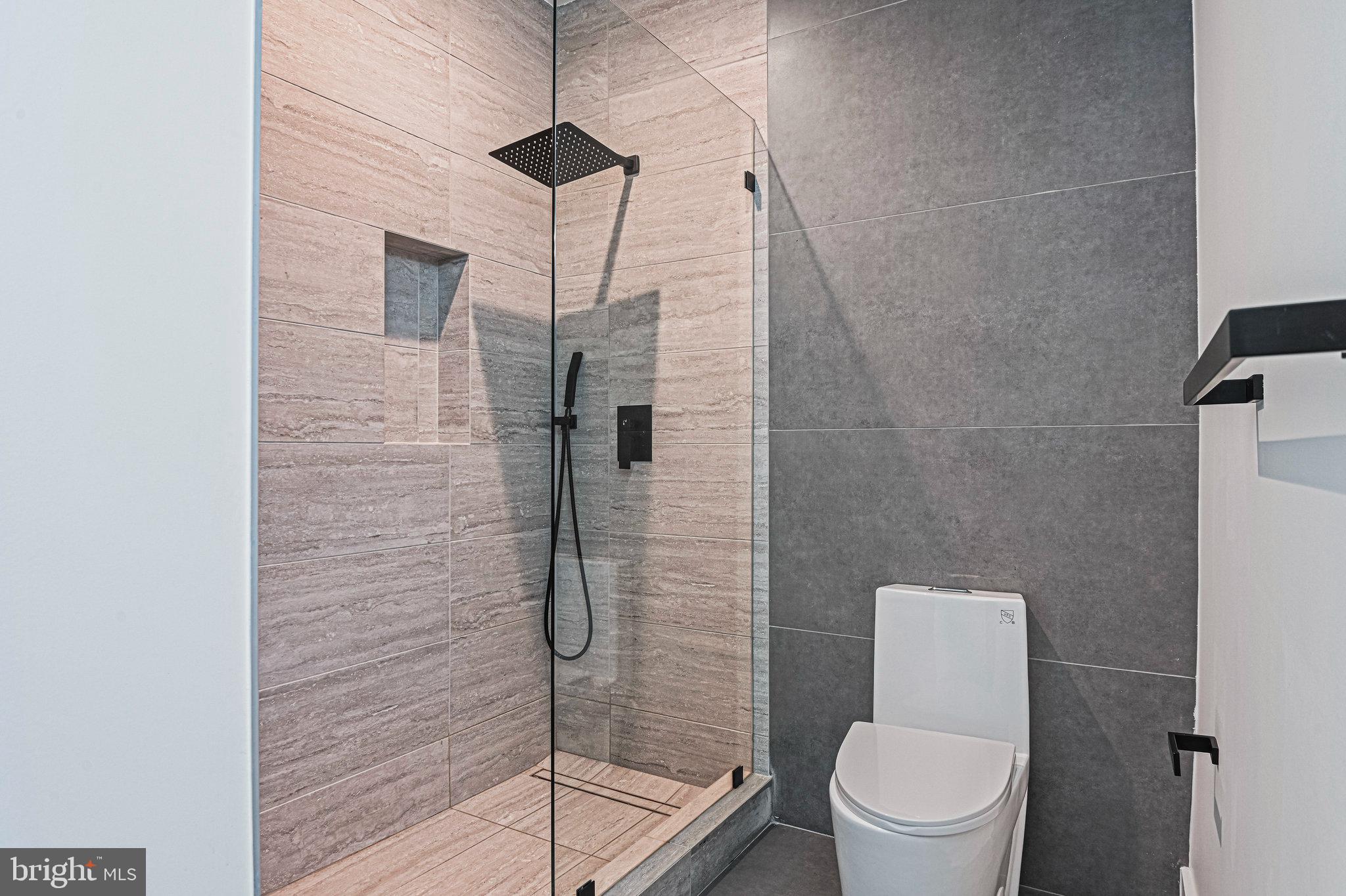 HAMPTONS OF MCLEAN - Residential