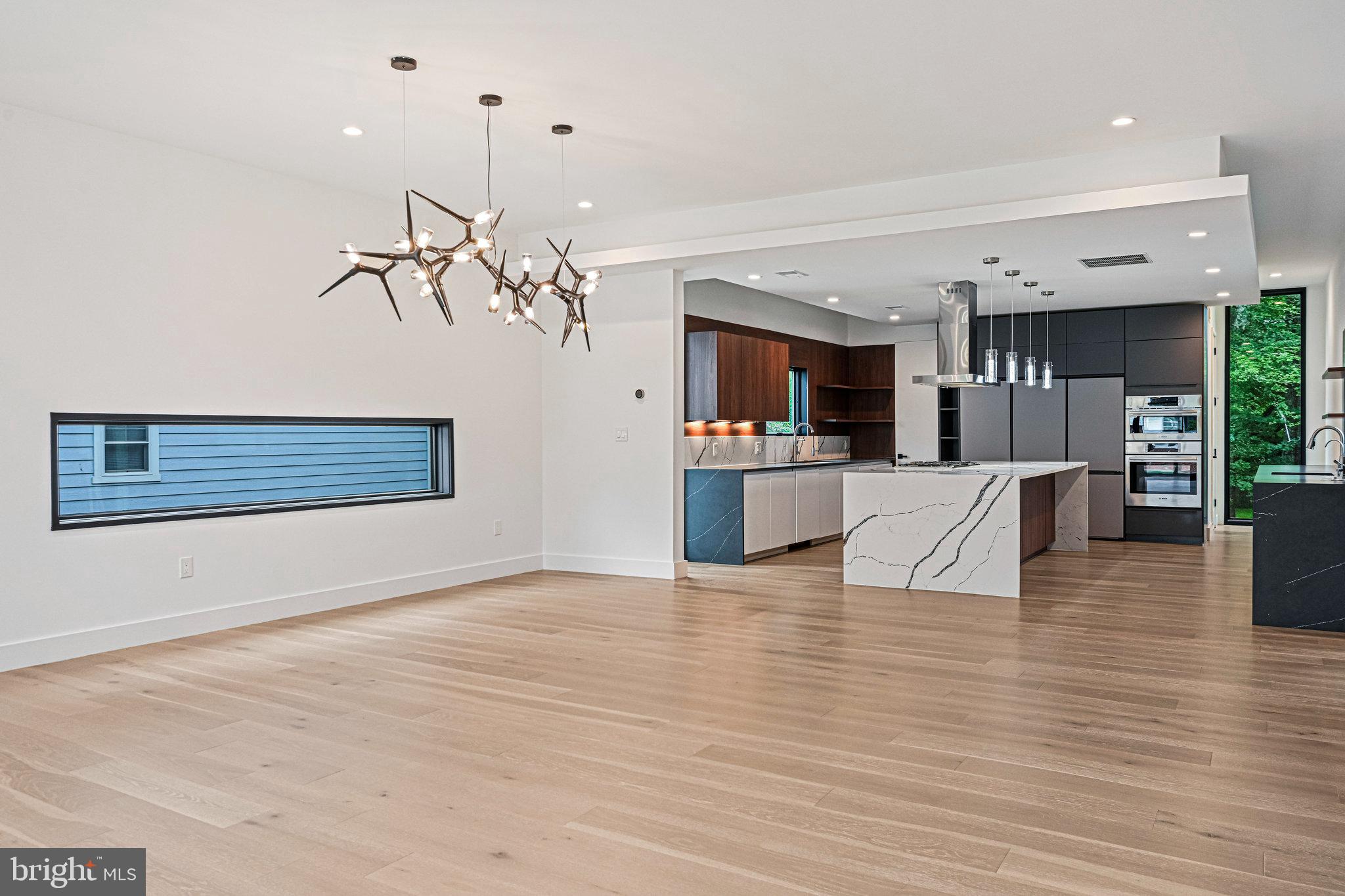 HAMPTONS OF MCLEAN - Residential