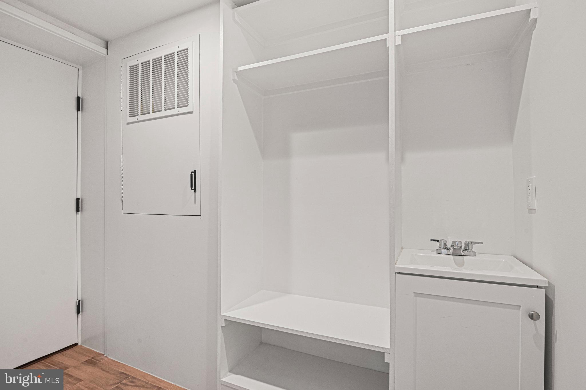 HAMPTONS OF MCLEAN - Residential