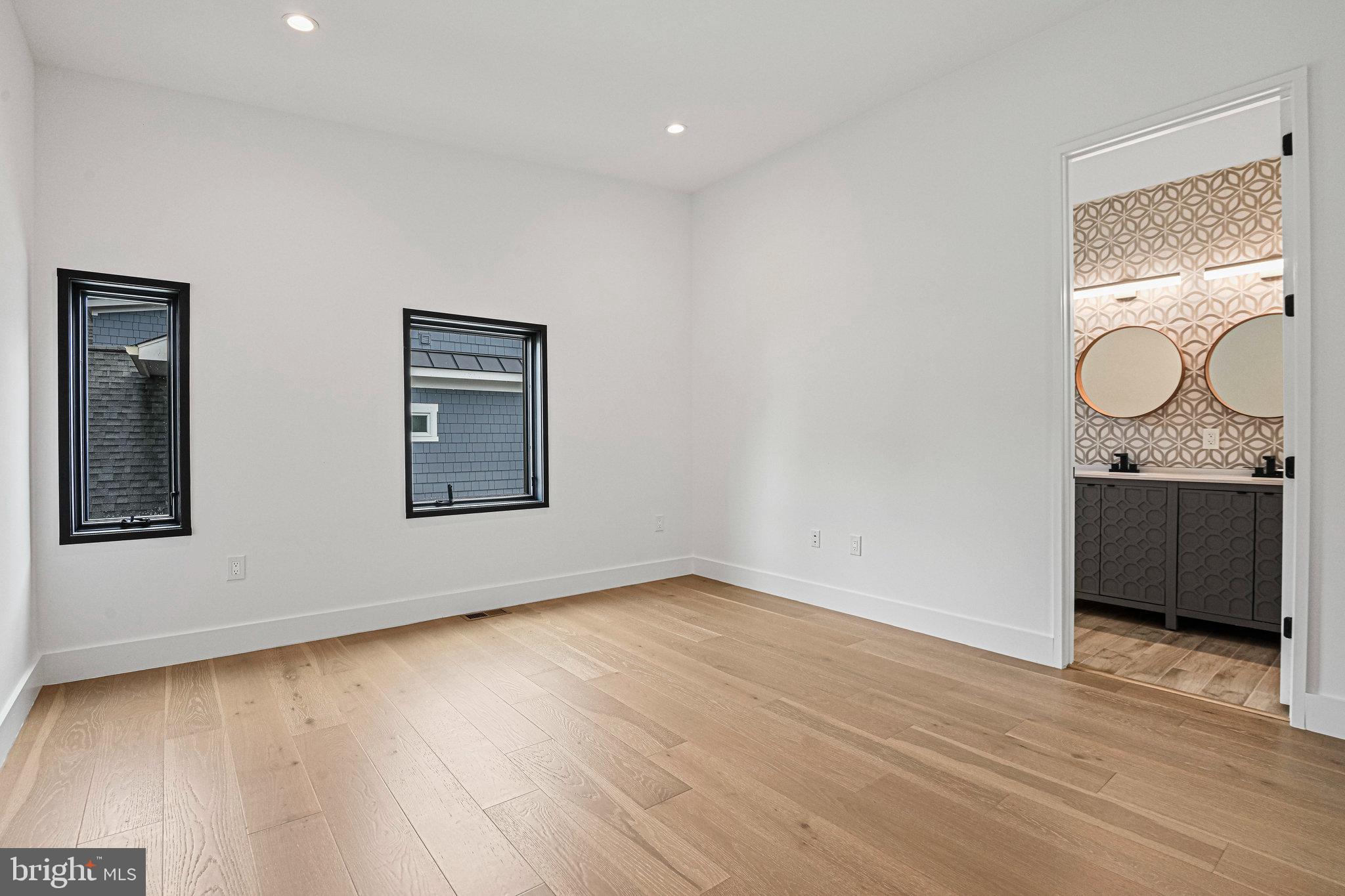 HAMPTONS OF MCLEAN - Residential