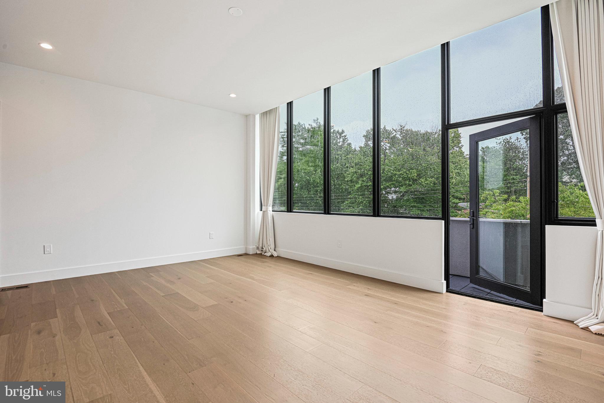 HAMPTONS OF MCLEAN - Residential